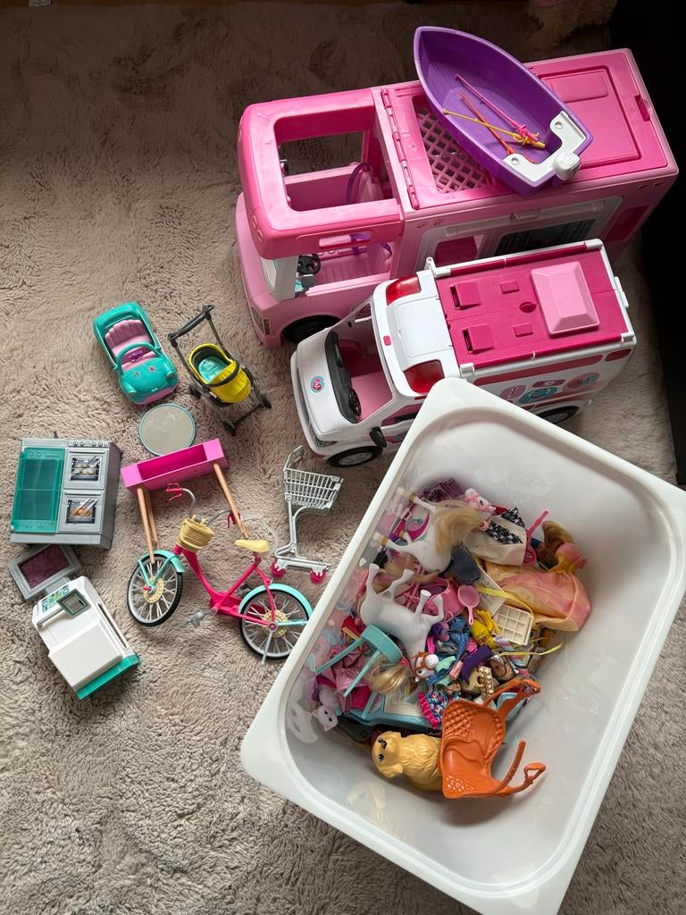 Grote Barbie collectie: poppen, voertuigen, meubels en meer!, Ophalen, Gebruikt, Meisje