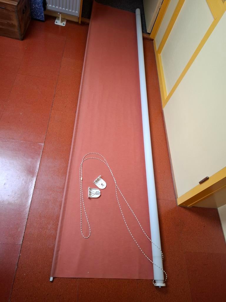 Verduisterend rolgordijn 268x173cm, bediening rechts, Ophalen, Overige kleuren, Zo goed als nieuw, 200 cm of meer