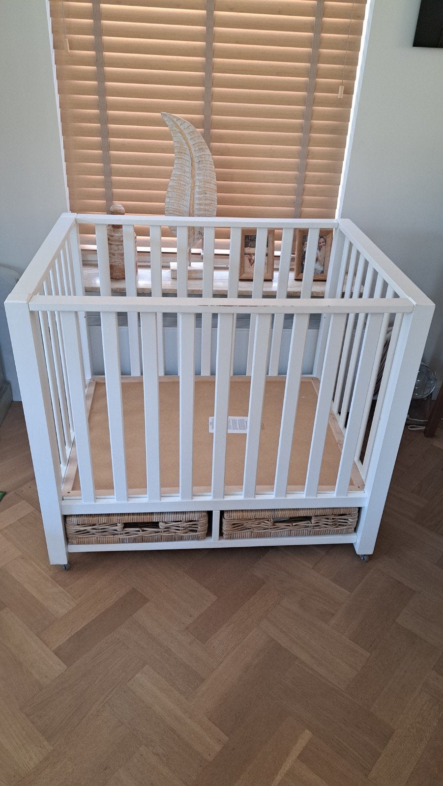 babybox japandi ibiza landelijke stijl op wieltjes met laden, Ophalen, Rond, Wieltjes