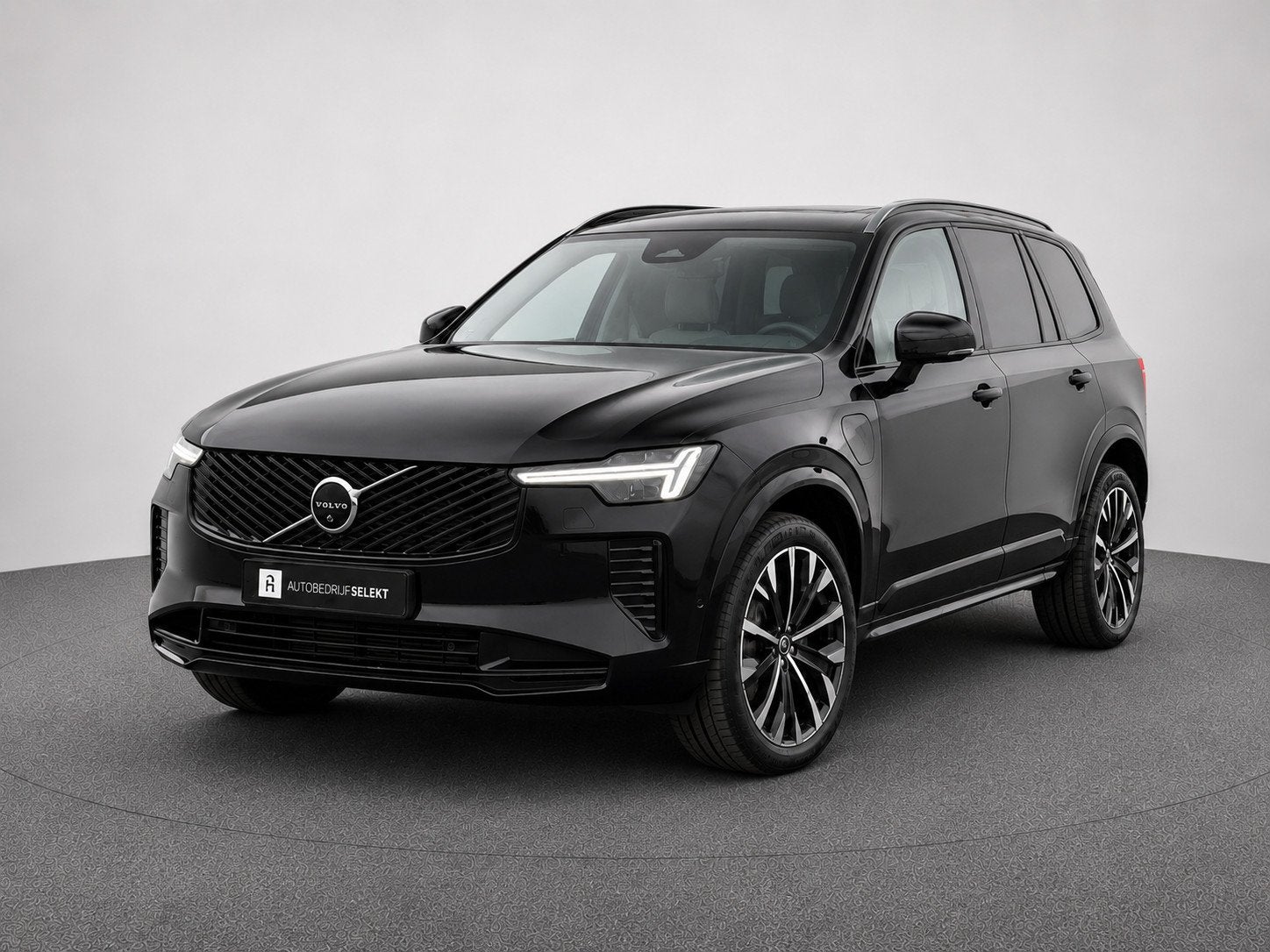 Volvo XC90 2.0 T8 Ultra Dark | Pano | Trekhaak | Bowers&Wilk, Gebruikt, 4 cilinders, 1969 cc, 7 stoelen