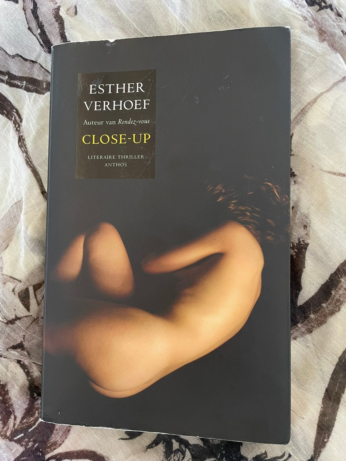 CLOSE-UP - Esther Verhoef (Literaire thriller), Ophalen of Verzenden, Gelezen, Nederland