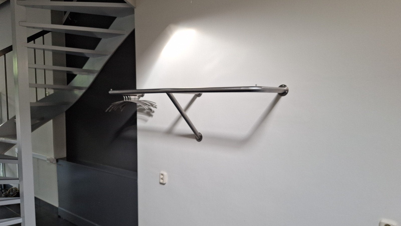 Moderne RVS wandkapstok - Stijlvol en ruimtebesparend, Huis en Inrichting, Woonaccessoires | Kapstokken, Zo goed als nieuw, Minder dan 100 cm