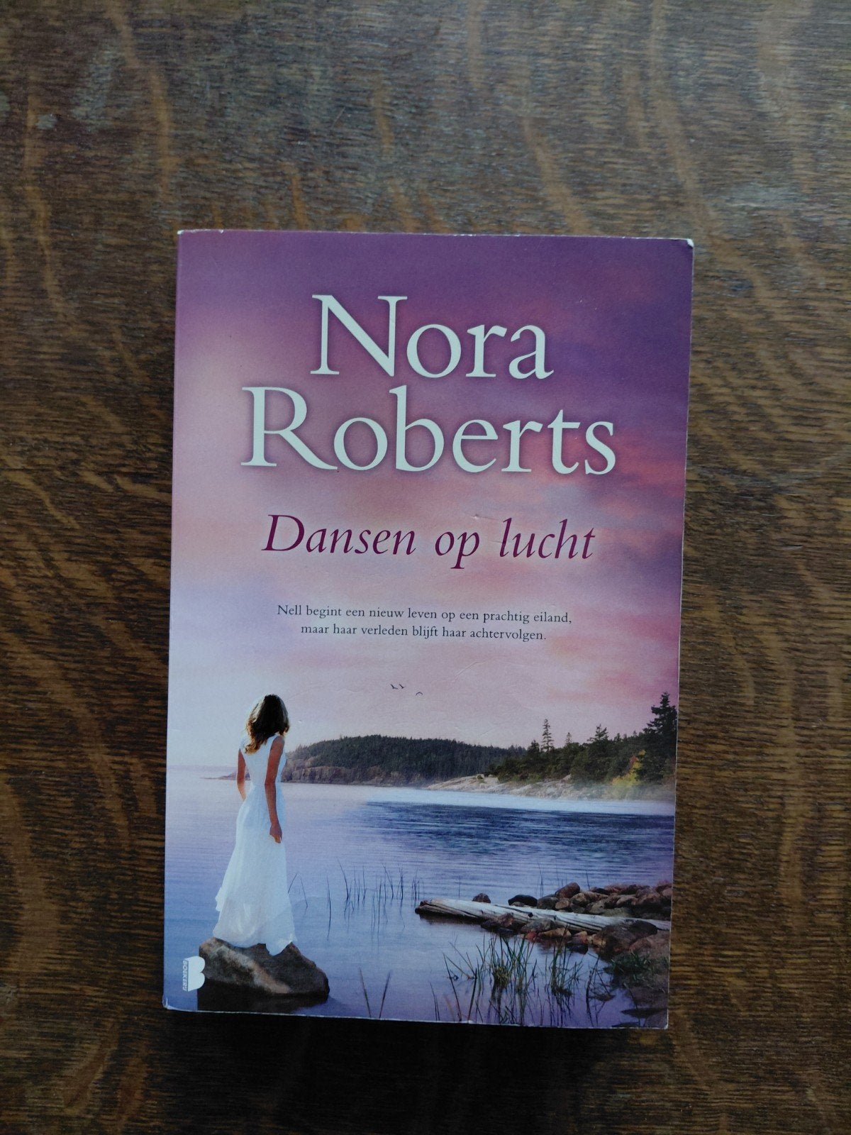 Nora Roberts - Dansen op lucht, Ophalen of Verzenden, Gelezen, Nora Roberts