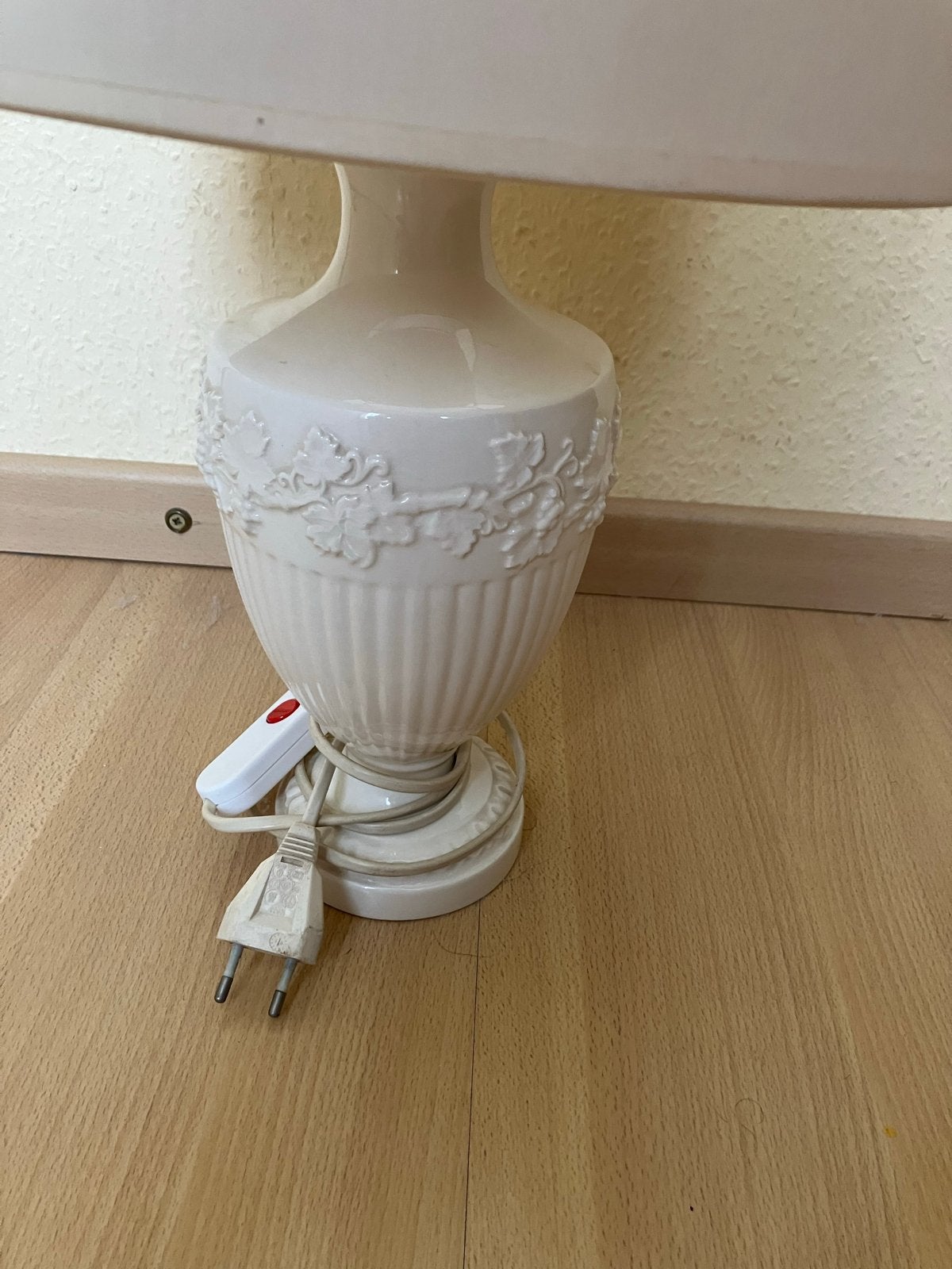 Wedgwood Tafellamp met Klassiek Design, Beige, Overige merken, Keramiek, Zo goed als nieuw