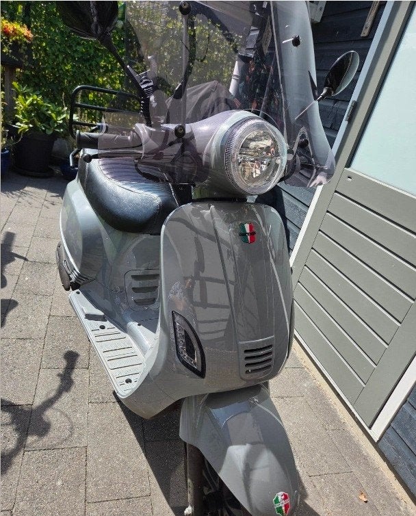GTS Toscane Scooter mei 2022 ZGAN, Fietsen en Brommers, Snorfietsen en Snorscooters, Ophalen of Verzenden, Zo goed als nieuw, Benzine