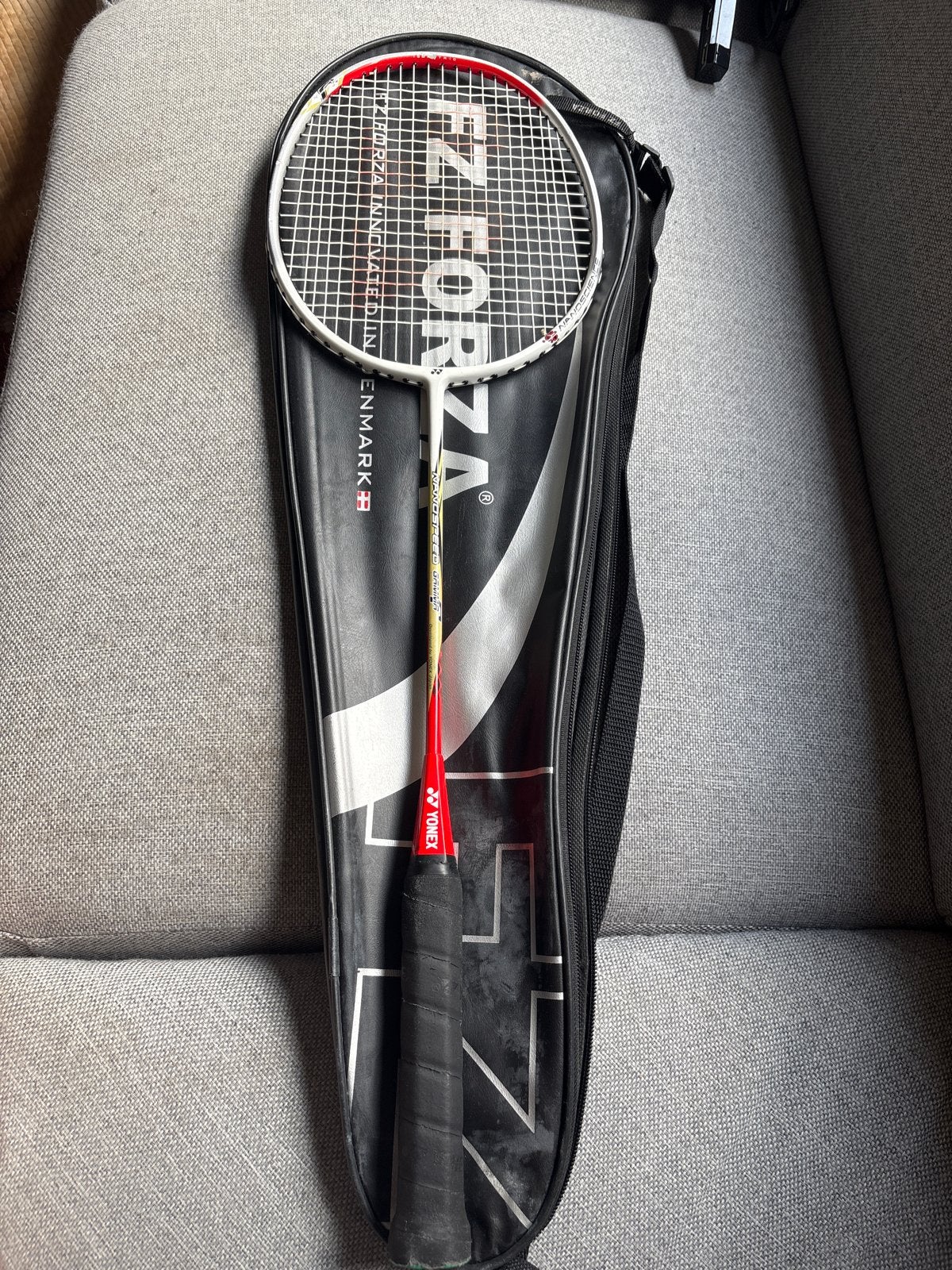 FZ Forza & Yonex Nanospeed badmintonracket met tas, Sport en Fitness, Badminton, Ophalen, Gebruikt, Racket(s)