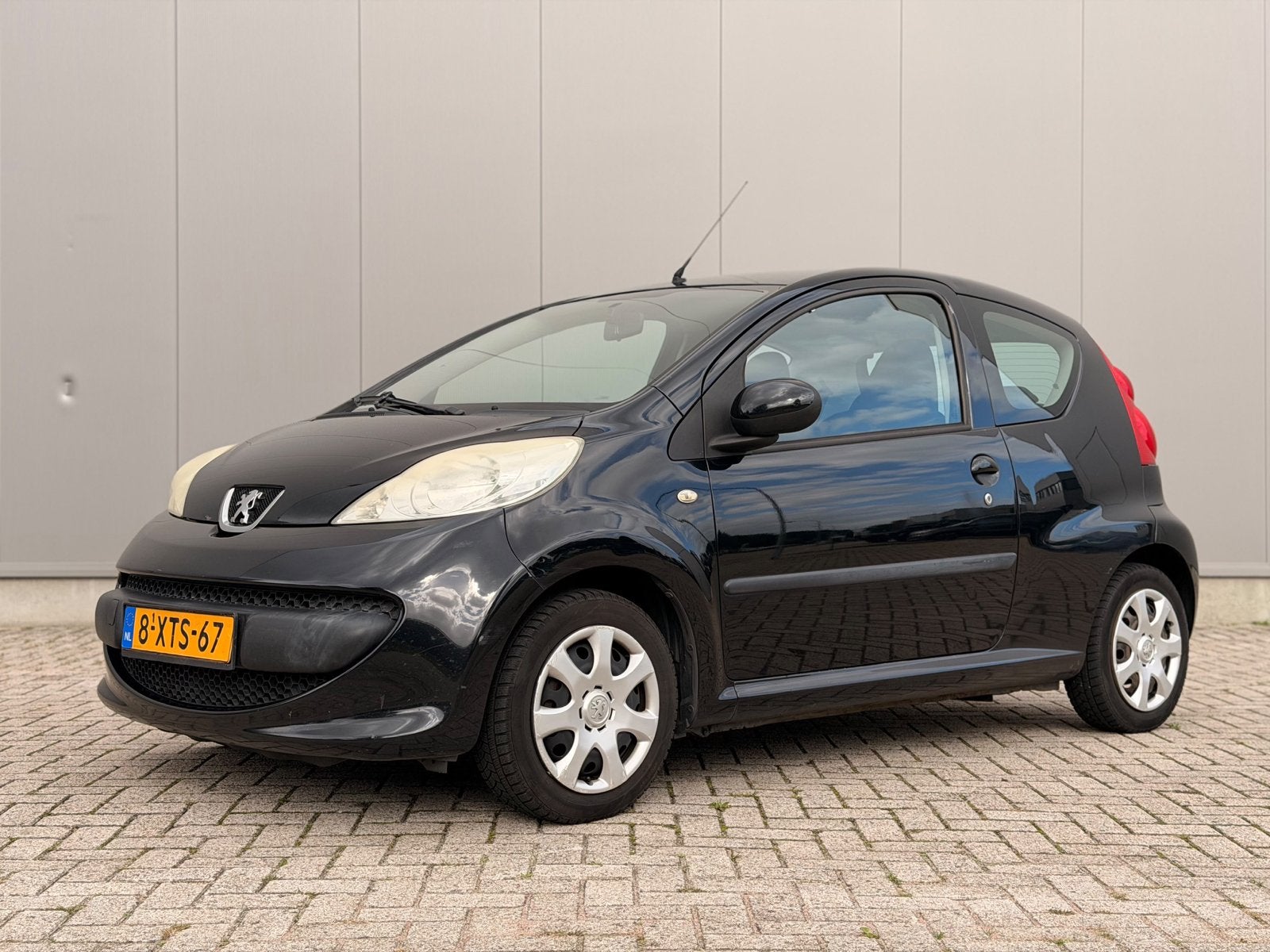 Peugeot 107 1.0 12V 3DR 2006 Zwart -- AIRCO, Voorwielaandrijving, Stof, 765 kg, 4 stoelen