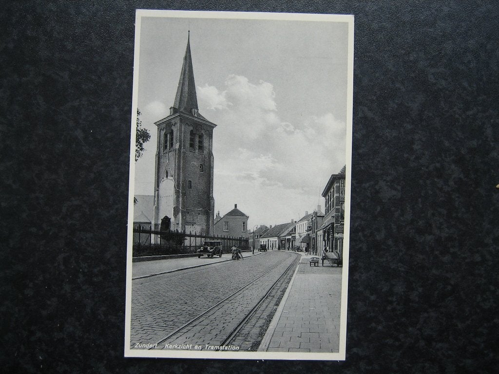 ZUNDERT  Kerkzicht en tramstation, Ophalen of Verzenden, 1940 tot 1960, Noord-Brabant