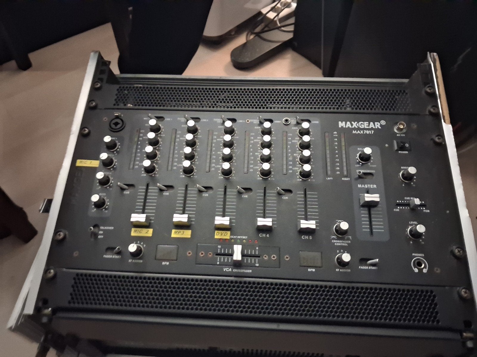 QSC RMX 1450 Versterker en MaxGear MAX7017 Mixer, Ophalen, Gebruikt