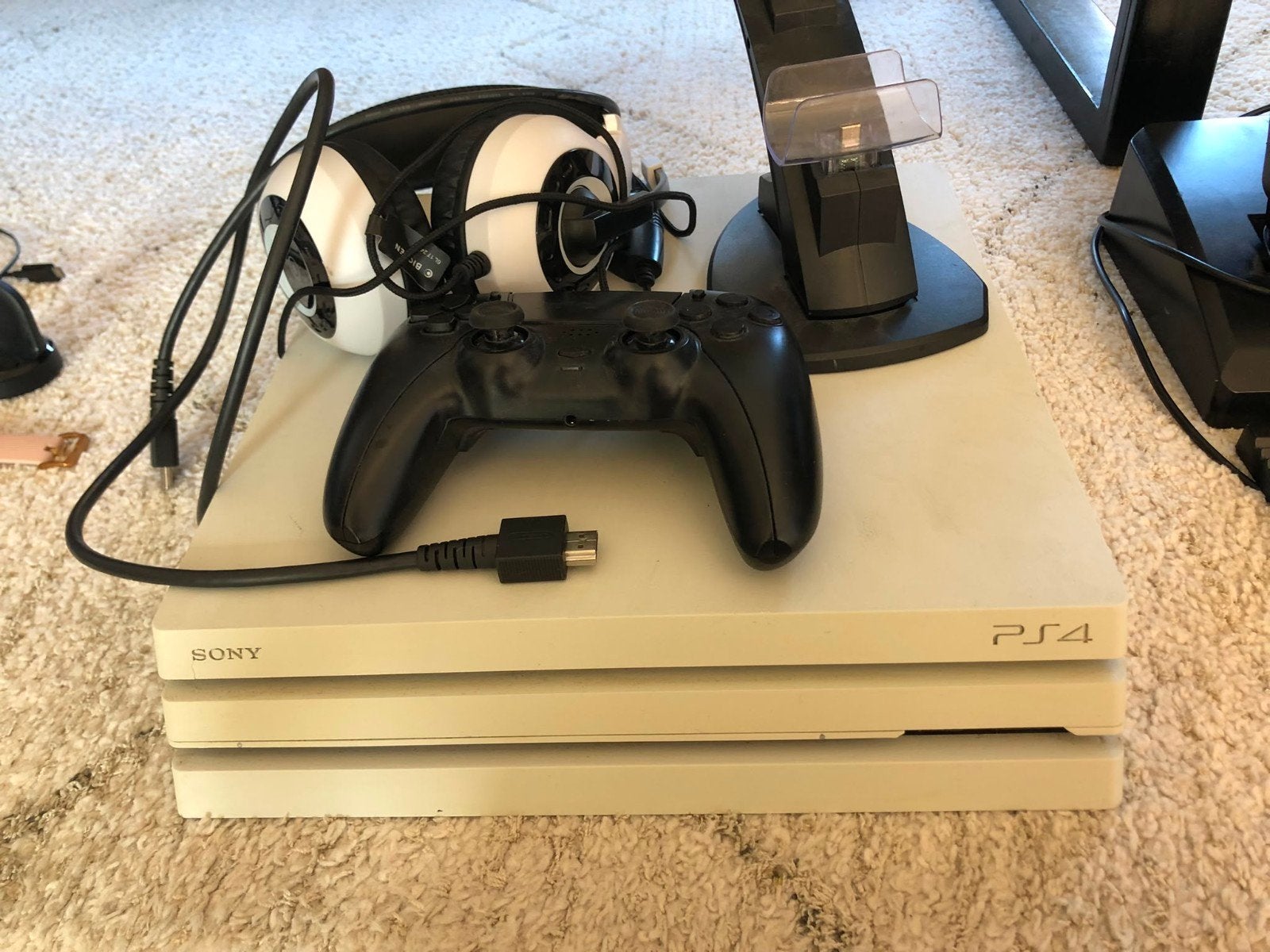 Sony PlayStation 4 Pro met controller en headset, Ophalen of Verzenden, Gebruikt