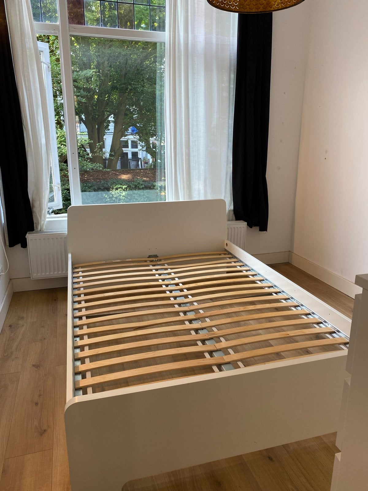 Ikea bed met twee lattenbodems 140x200, Huis en Inrichting, Ophalen, Gebruikt, Wit, Tweepersoons