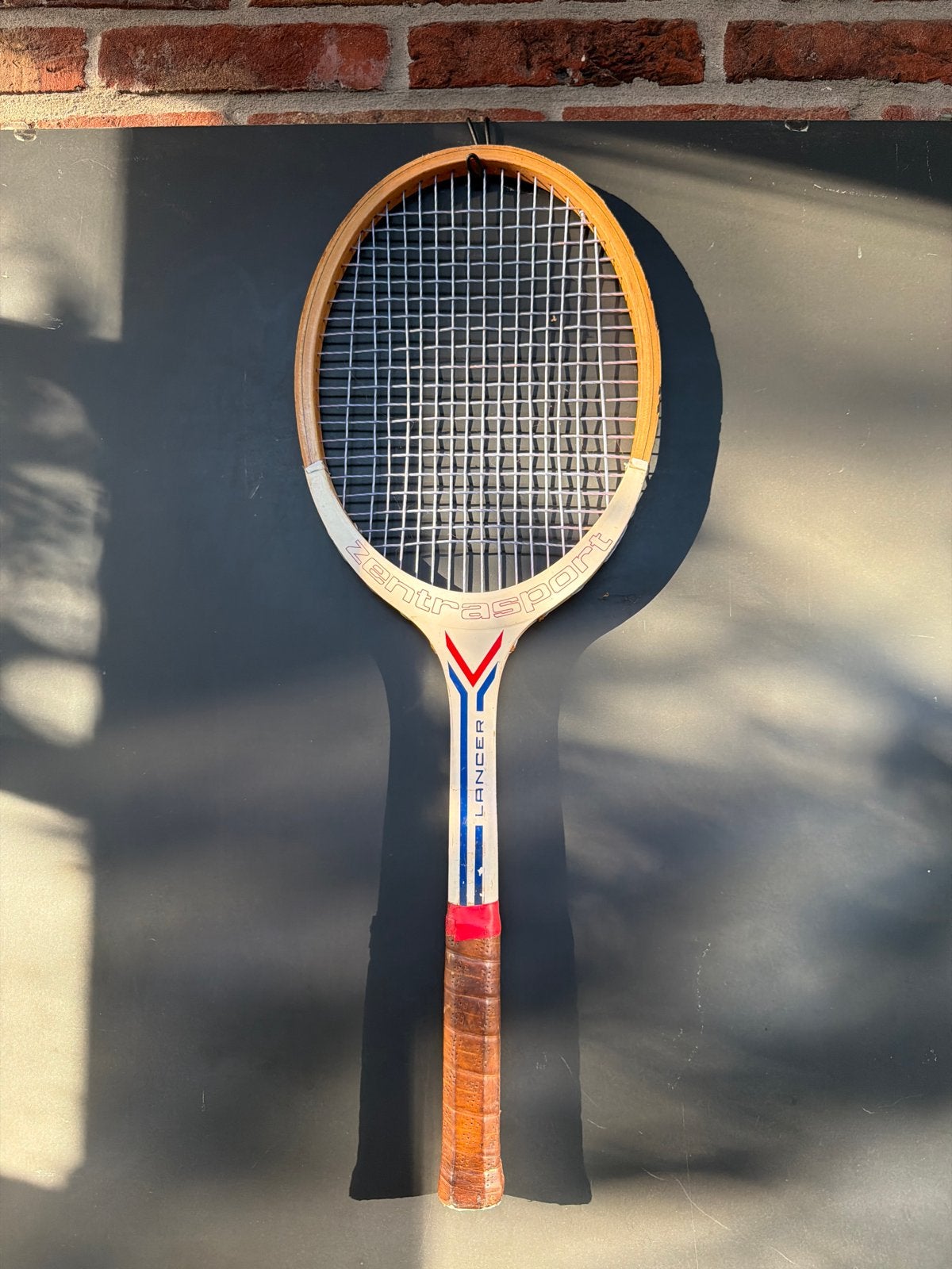 Vintage Zentrasport Lancer Tennisracket - Houten Klassieker, Sport en Fitness, Tennis, Ophalen of Verzenden, Gebruikt, Racket