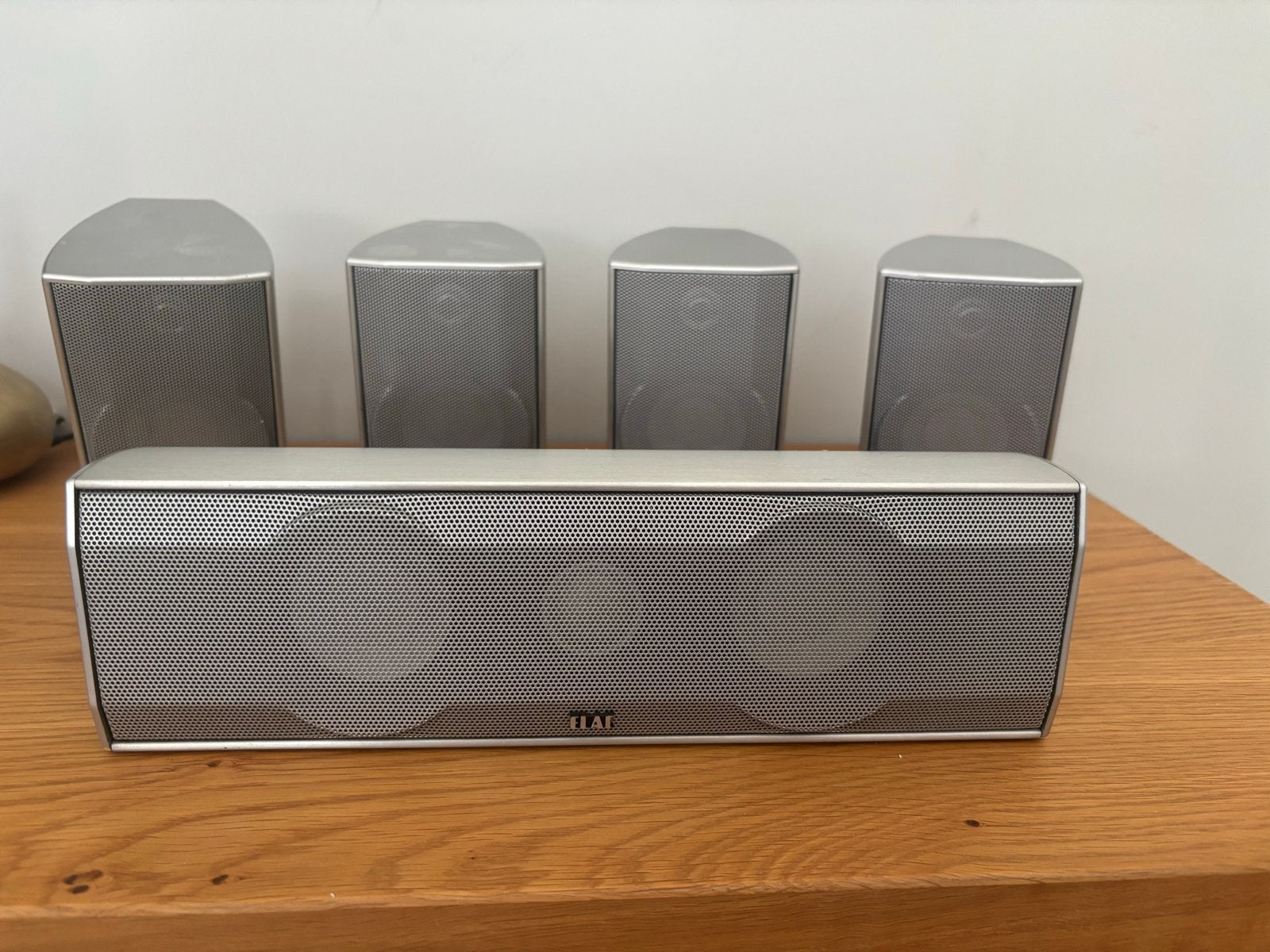Elac cinema 2 satteliet en XL center speakers, Overige merken, Gebruikt, Subwoofer, Ophalen of Verzenden