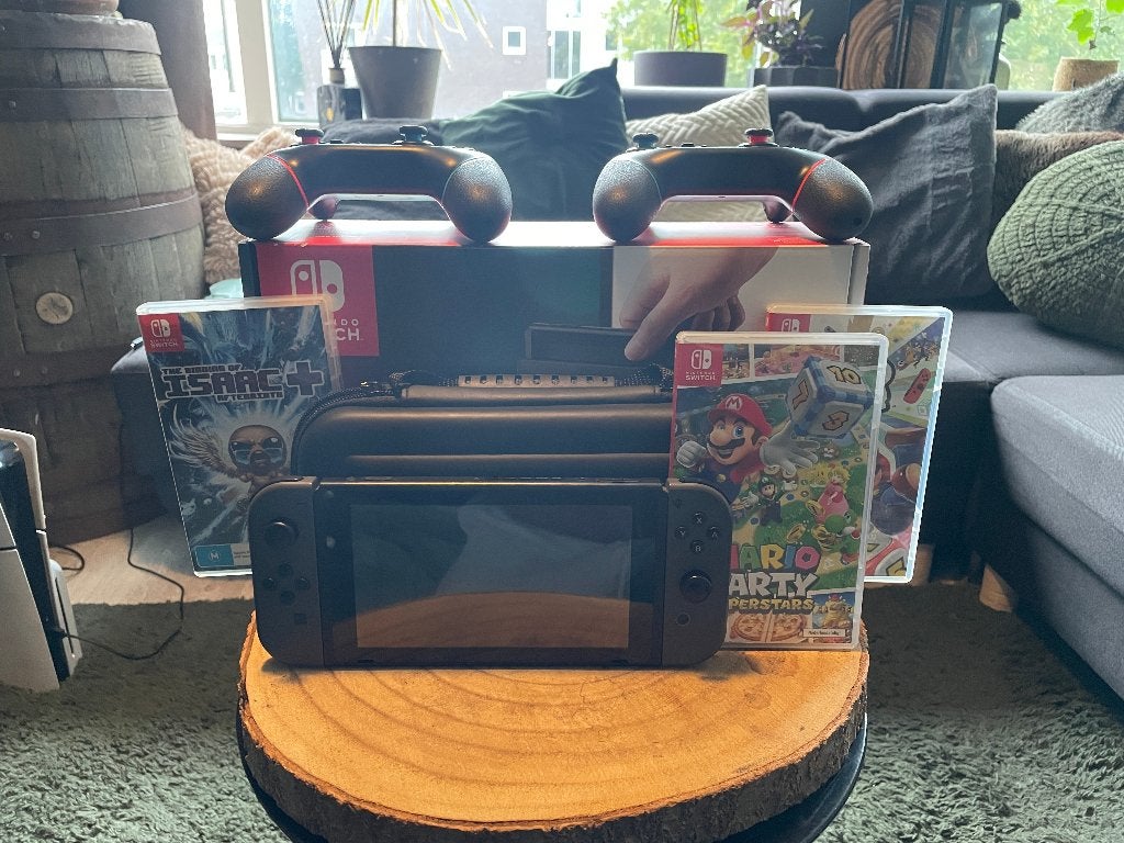 Nintendo Switch met 2 extra controllers, tas & 3 spellen, Ophalen, Met games, Zo goed als nieuw, Switch Original