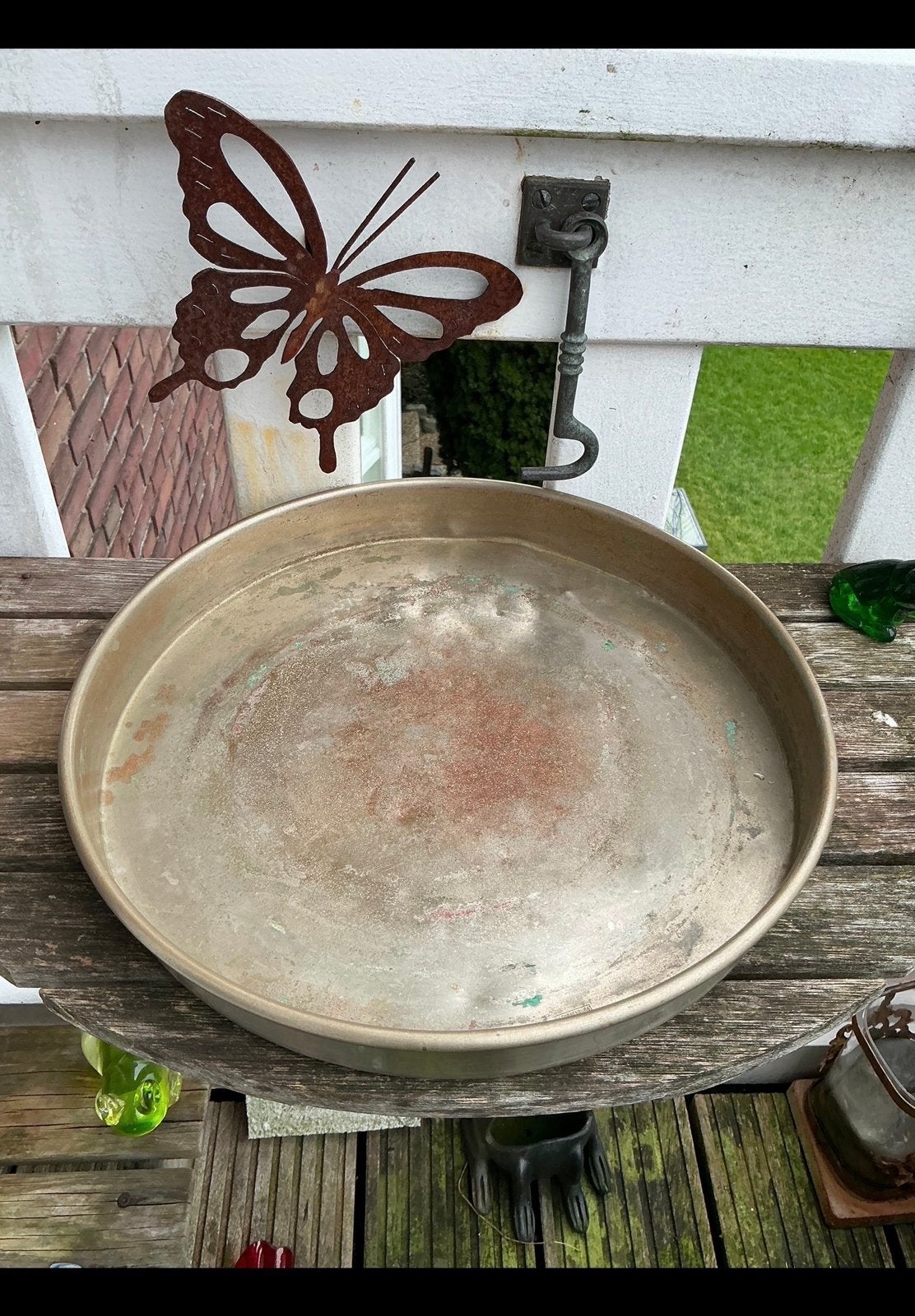 Oud, gebruikt en doorleefd dienblad uit café / bruine kroeg., Ophalen of Verzenden, Zo goed als nieuw, Rond