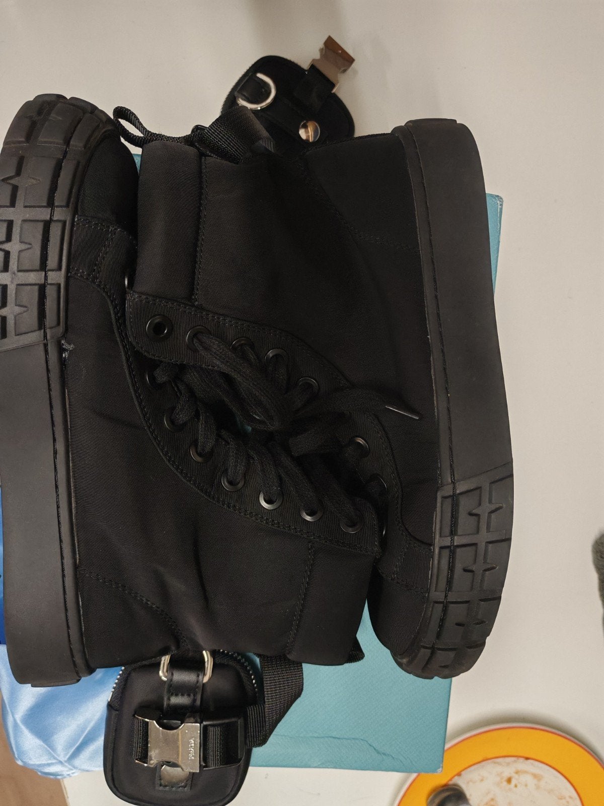 Prada Sneakers Maat 38 - Nieuw met pouches en dustbag, Prada, Nieuw, Ophalen of Verzenden, Sportschoenen