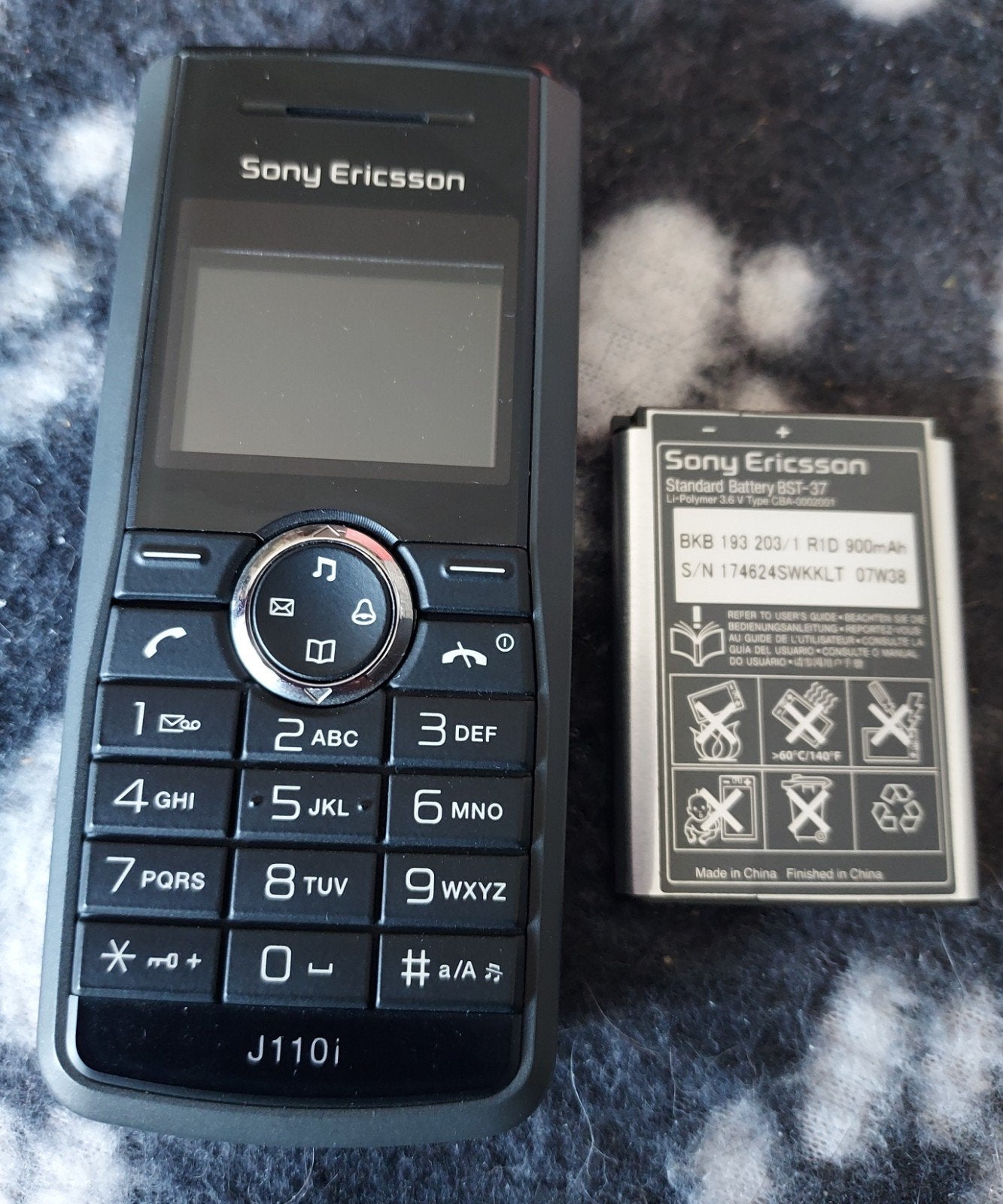 Sony Ericsson J110i met oplaadkabel, Gebruikt, Geen camera, Zwart, Overige systemen