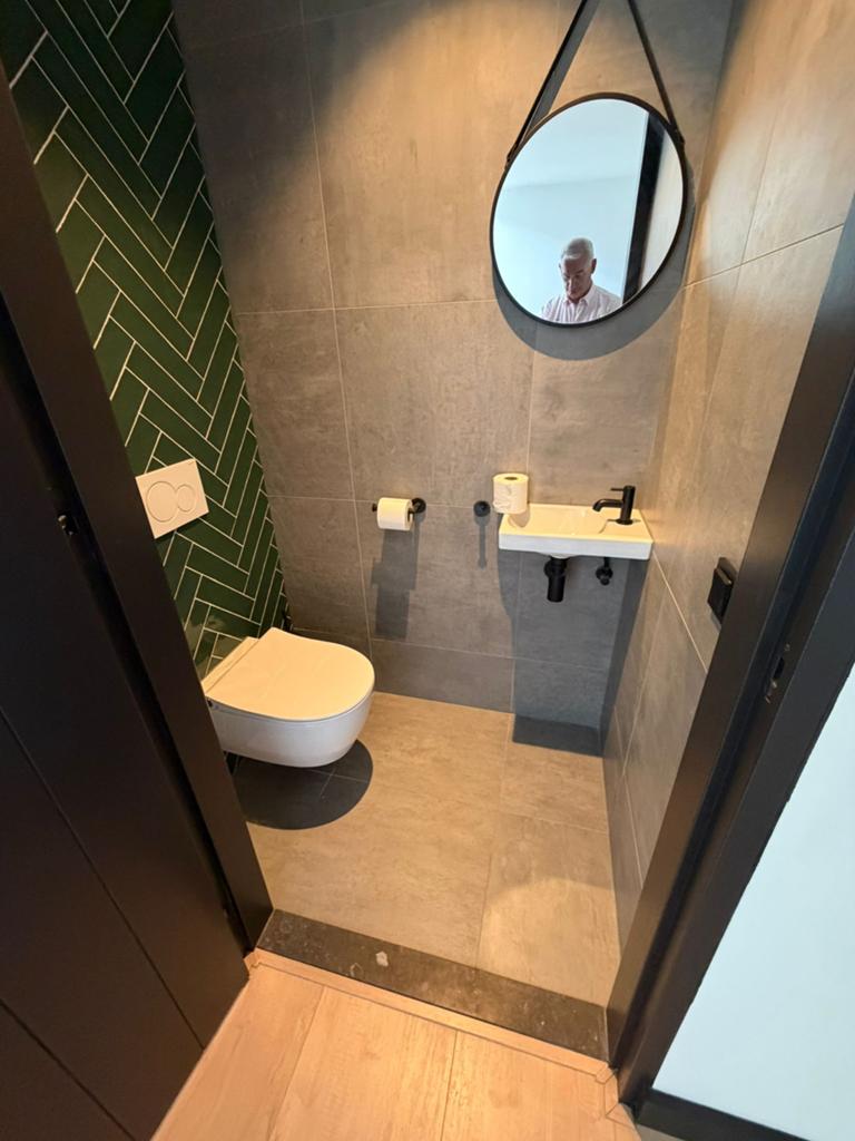 WC pot, fonteintje, sifon, spiegel, toiletpapierhouder,, Ophalen, Zo goed als nieuw