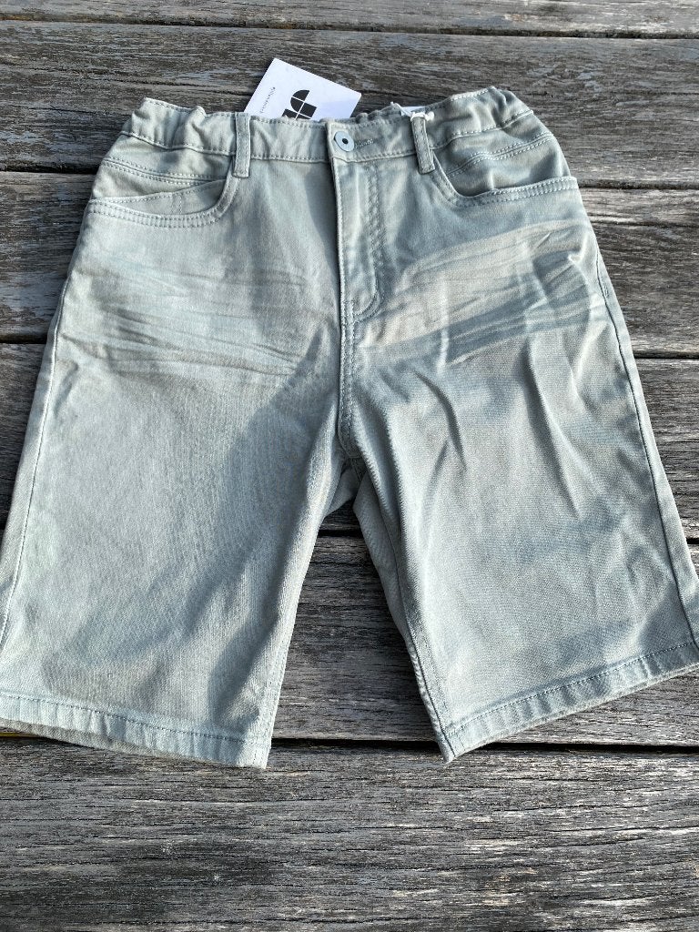 Korte broek mt 170 JM NIEUW groen, Broek, Nieuw, Ophalen of Verzenden, Jongen
