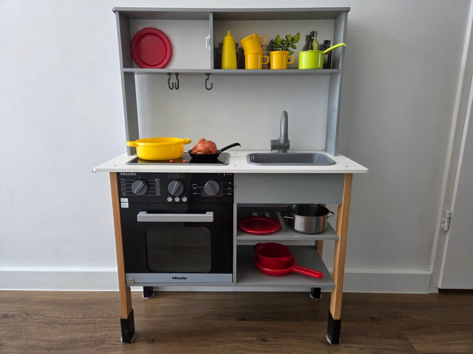 Miele speelkeuken met accessoires, Ophalen