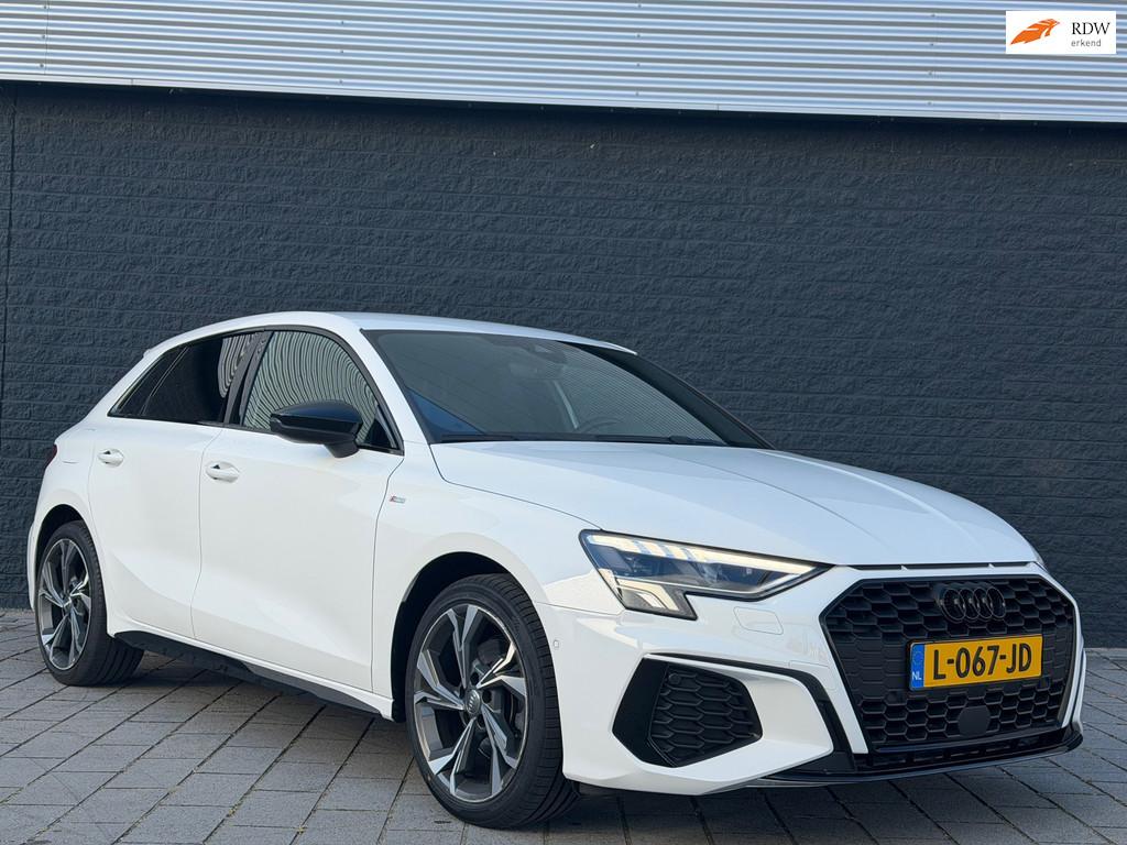 Audi A3 Sportback 35 TFSI S-Line edition one, Auto's, Audi, 150 pk, Wit, Bedrijf, 690 kg