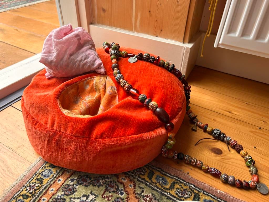 meditatiekussen met kersenpitzakje, Ophalen of Verzenden, Zo goed als nieuw