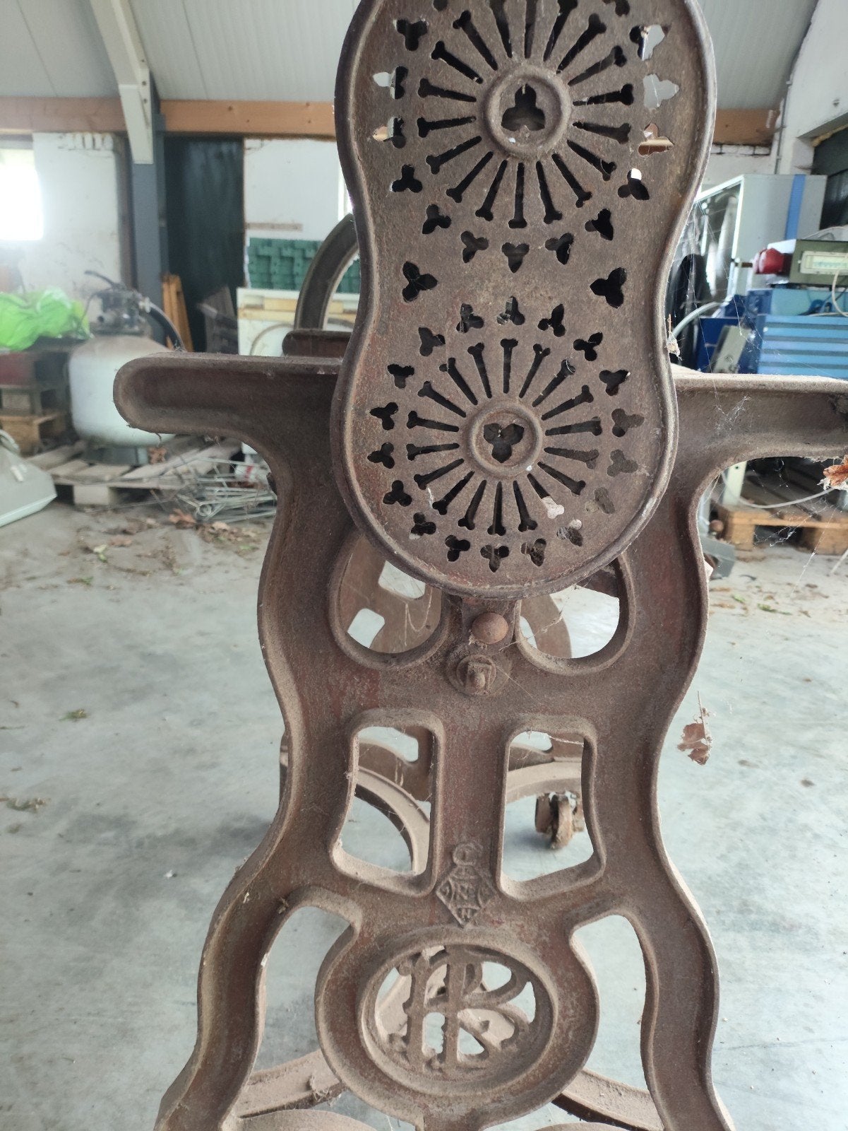 Antieke mangel - decoratief en functioneel, Ophalen