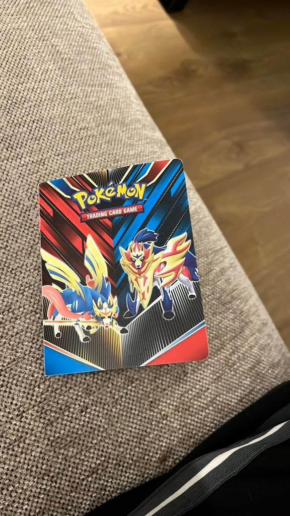 Pokemon kaarten mapje, Ophalen of Verzenden, Zo goed als nieuw, Meerdere kaarten