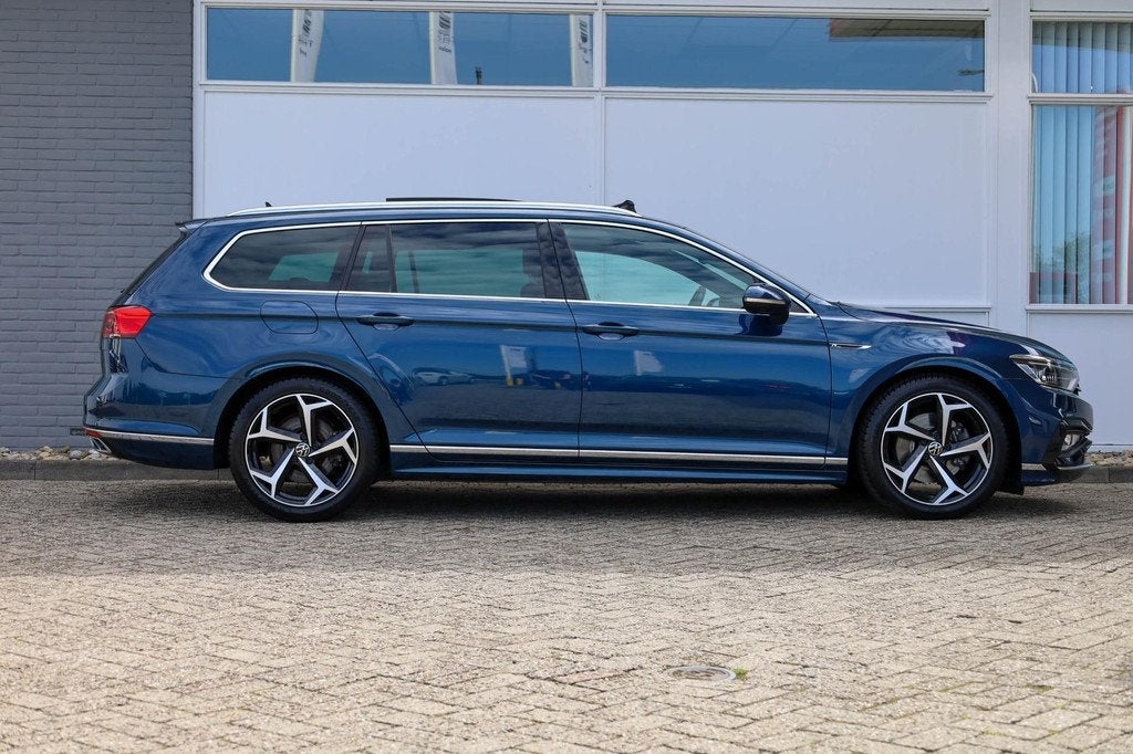 Volkswagen Passat Variant 1.5 TSI 150pk DSG R-Line Business, 12 maanden, 730 kg, 4 cilinders, Blauw