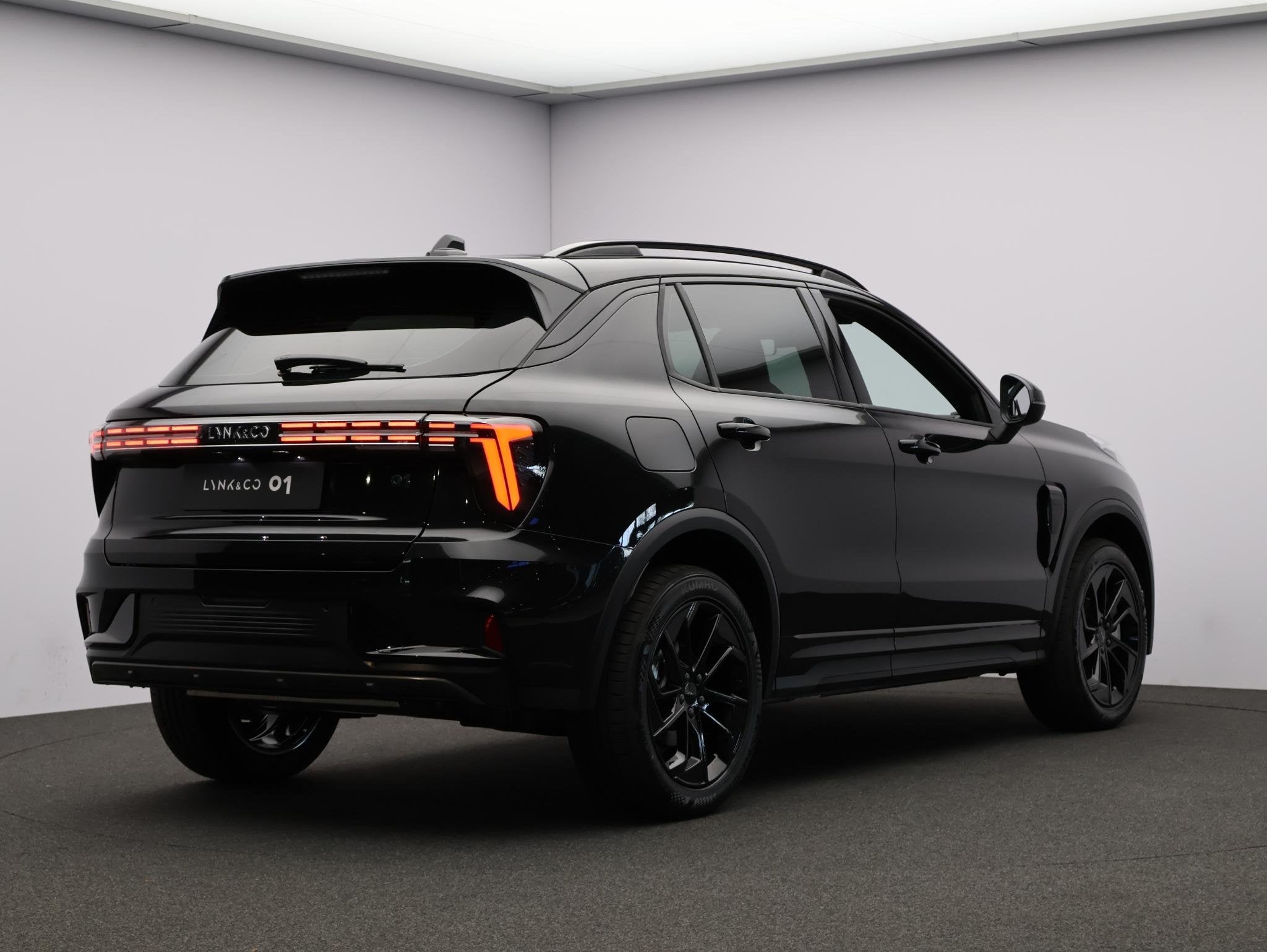 Lynk & Co 01 1.5 Core Black Edition! GRATIS TREKHAAK ACTIE!, Auto's, Euro 6, 4 cilinders, Automatische klimaatregeling, Alcantara