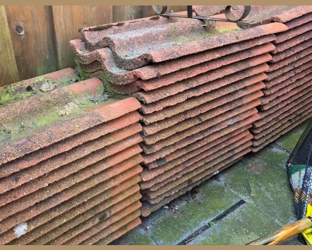 Dakpannen sneldekkers ongeveer 50 stuks, Doe-het-zelf en Verbouw, Dakpannen en Dakbedekking, Steen of Klei, Zwart, Ophalen of Verzenden