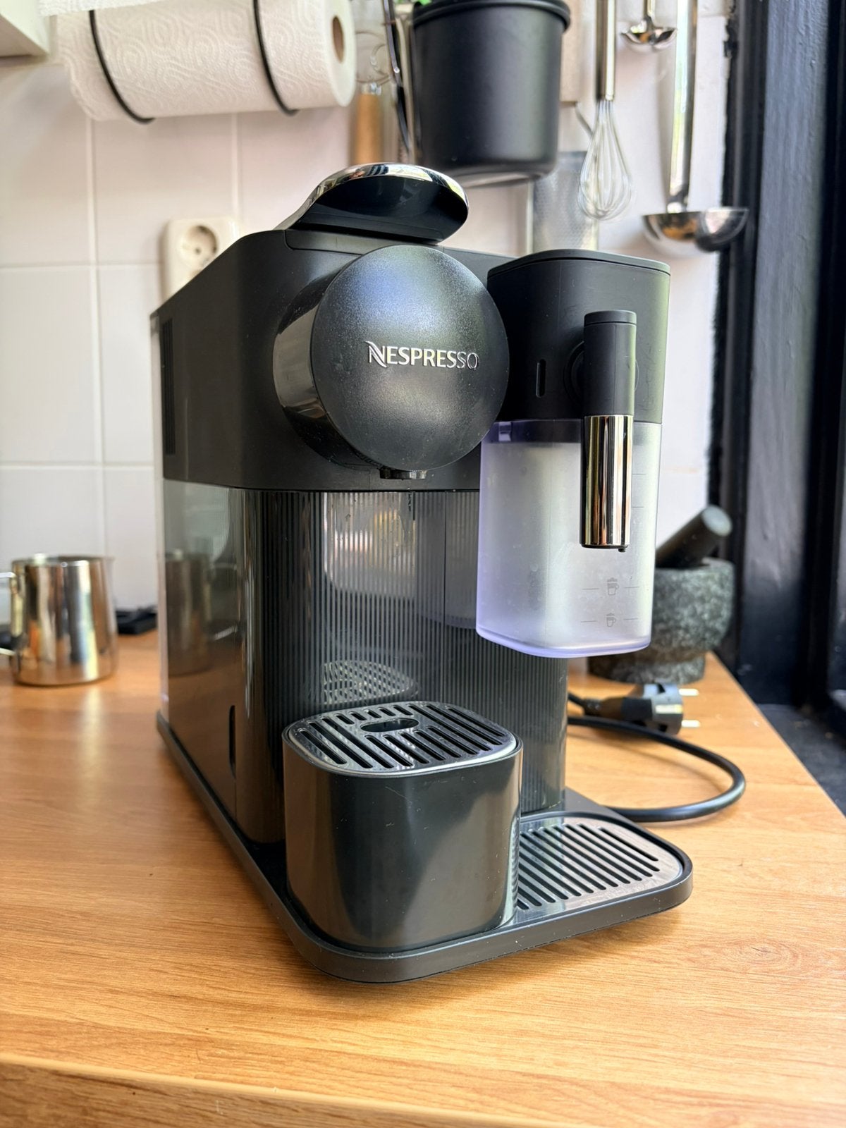 De’Longhi Nespresso Lattissima One Koffieapparaat, Ophalen, Zo goed als nieuw, Koffiemachine, Koffiepads en cups