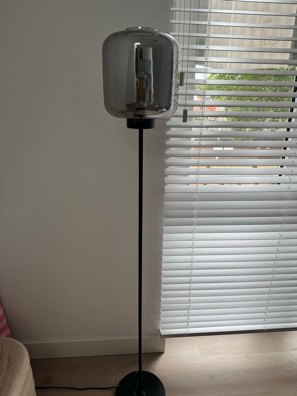 Stijlvolle vloerlamp met app-bediening en glazen kap, Ophalen, E27 (groot), 150 tot 200 cm, Glas