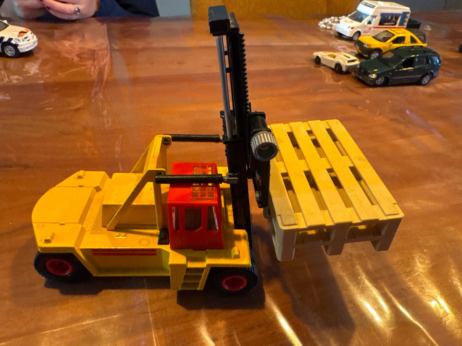 Gele Speelgoed Heftruck met Pallet, Ophalen of Verzenden, Gebruikt