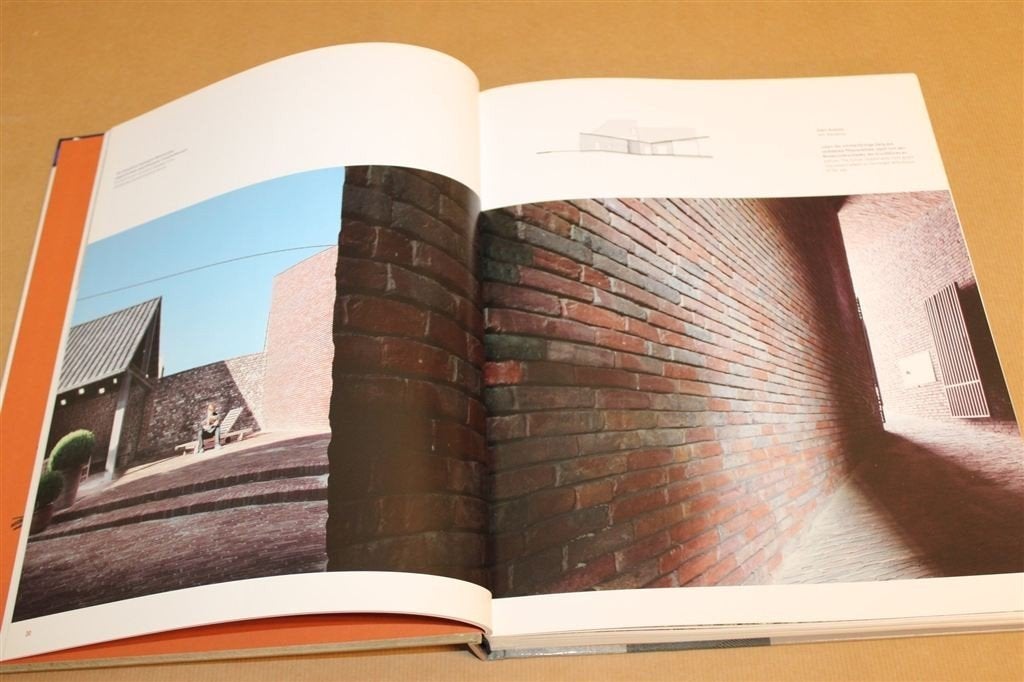 Brick 12 — Internationale Baksteenarchitectuur, Ophalen of Verzenden, Zo goed als nieuw, Architecten