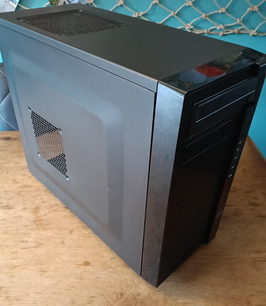 Cooler master N200 MATX/ITX PC case zwart met dvd speler, Computers en Software, Computerbehuizingen, Ophalen of Verzenden, Gebruikt