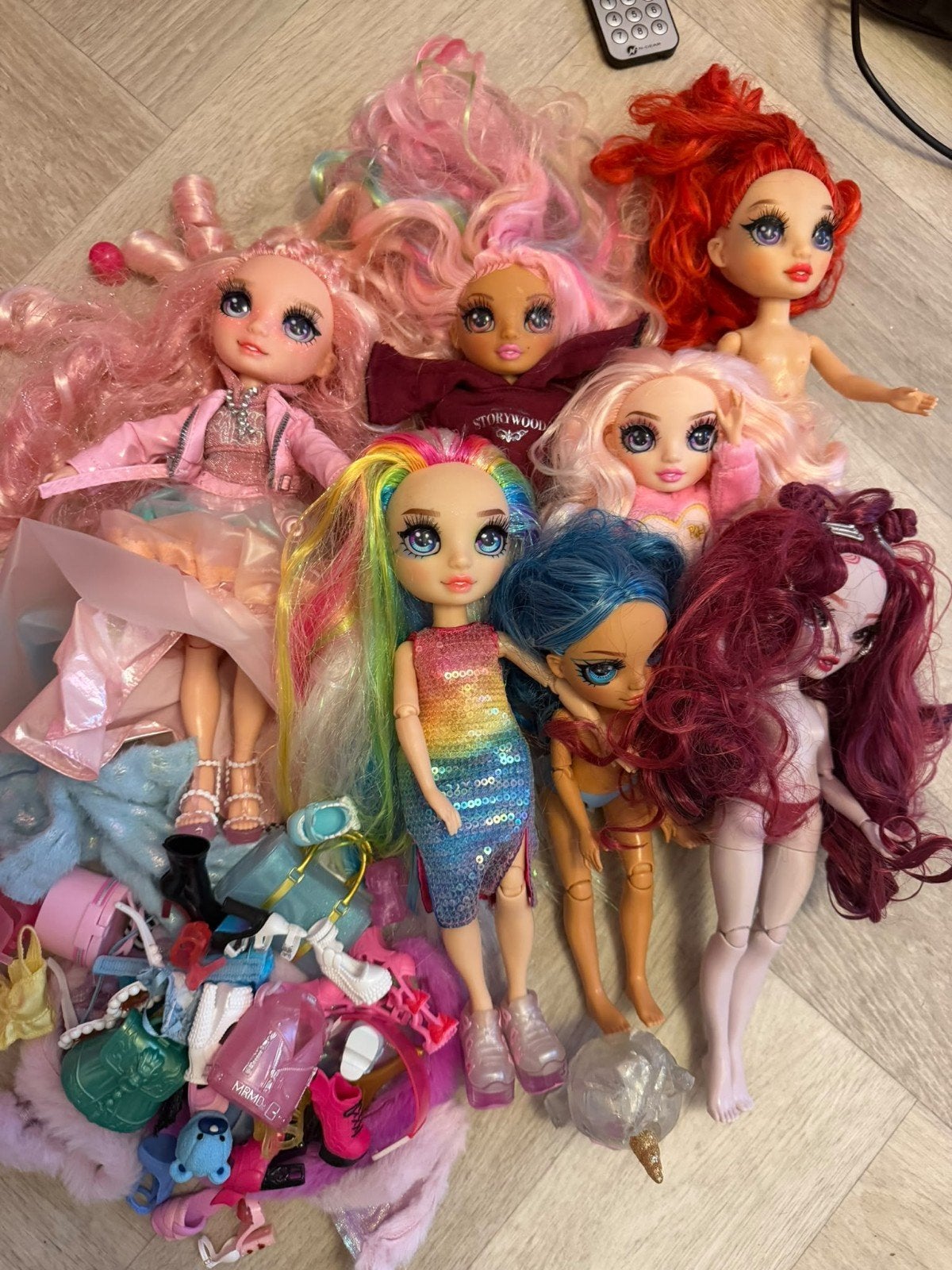 Grote collectie Rainbow High poppen en poppenhuis