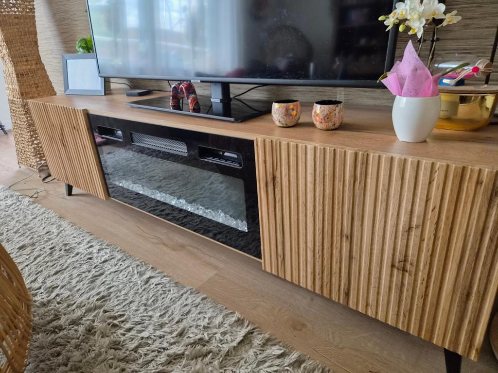 Mooi tv meubel met sfeerhaard, Ophalen of Verzenden, Zo goed als nieuw, 25 tot 50 cm, Minder dan 100 cm
