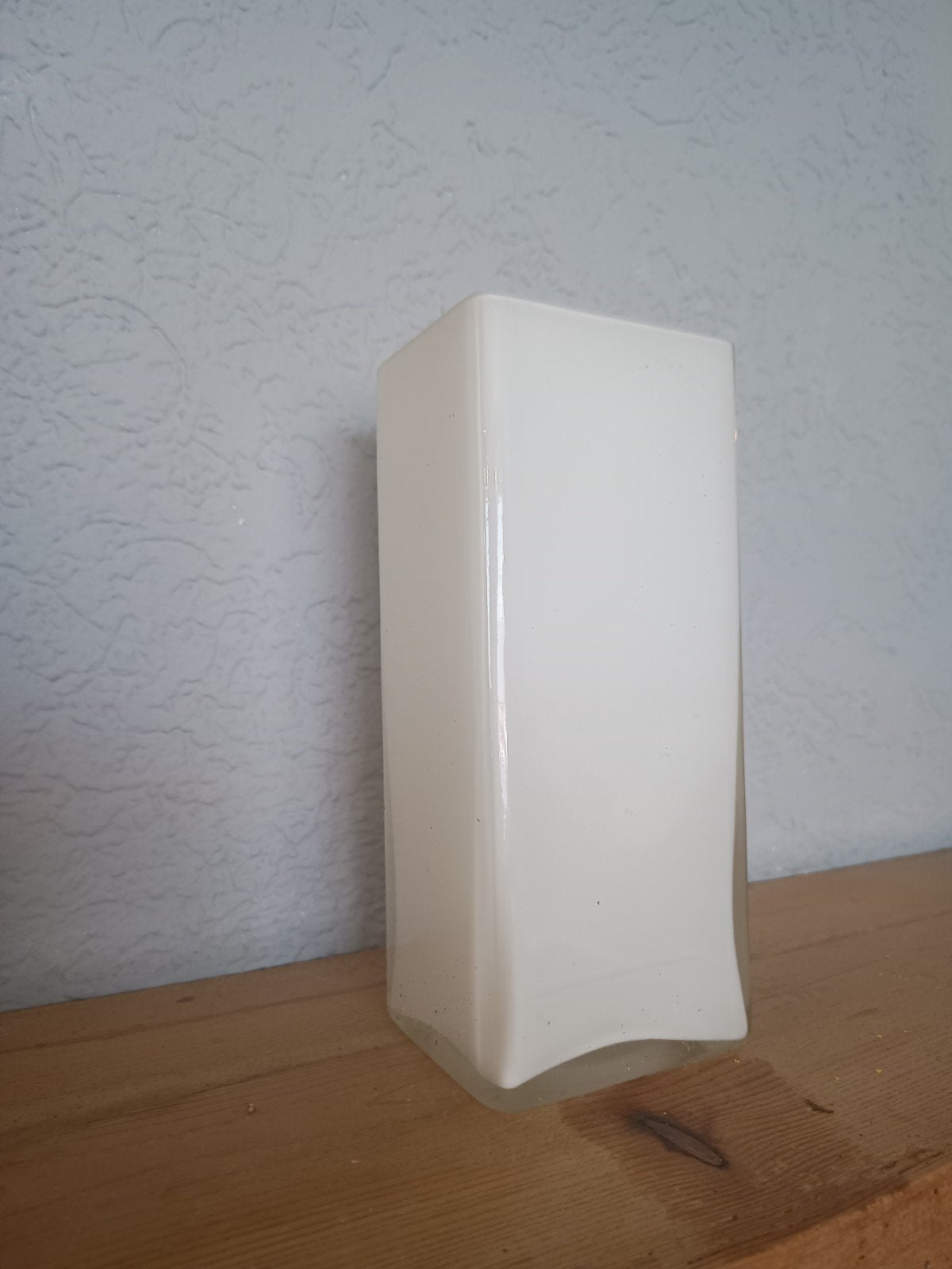 Witte vierkante glazen vaas, Huis en Inrichting, Woonaccessoires | Vazen, 23 cm, Gebruikt, Wit, Ophalen of Verzenden
