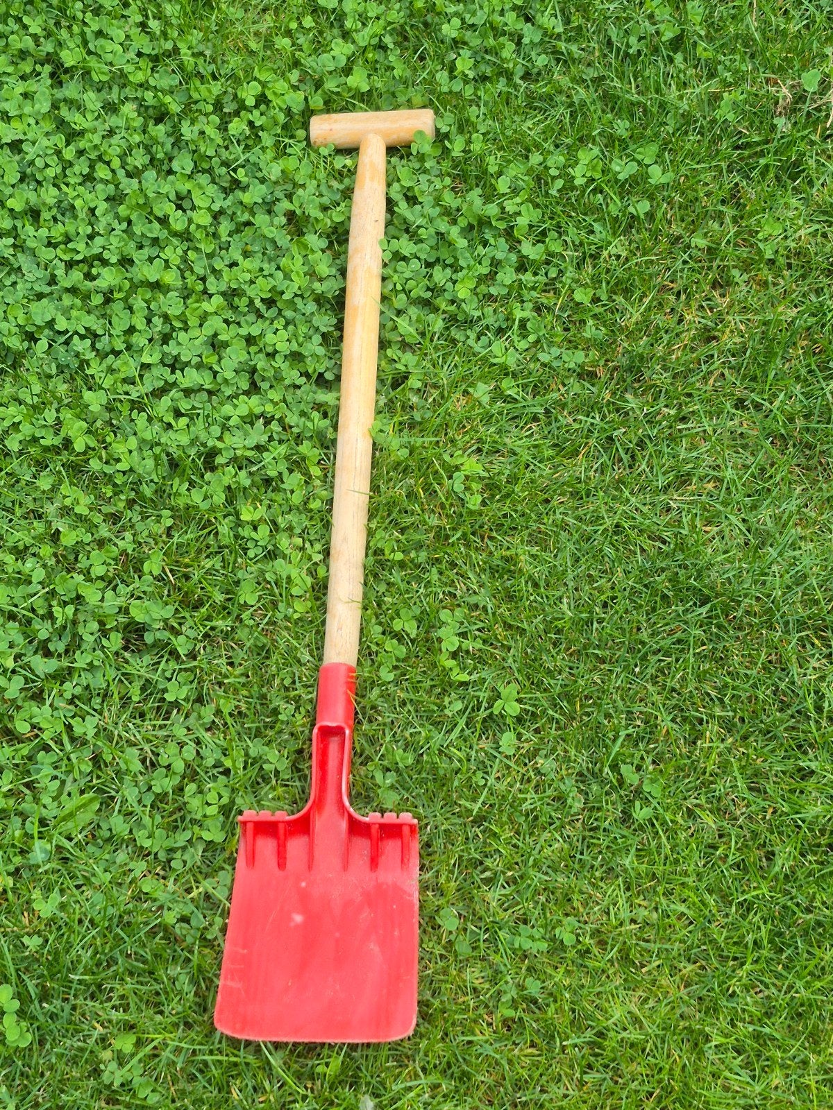 Rode kinderschep met houten steel, Ophalen of Verzenden