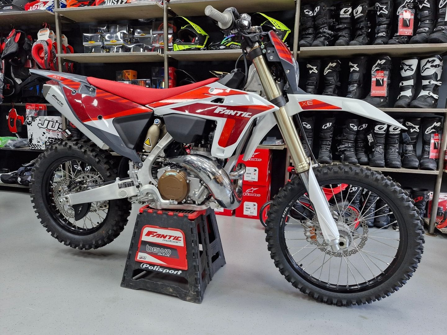 Foto 15 van FANTIC XE 300 2026 (Yamaha YZ WR ENDURO 250)