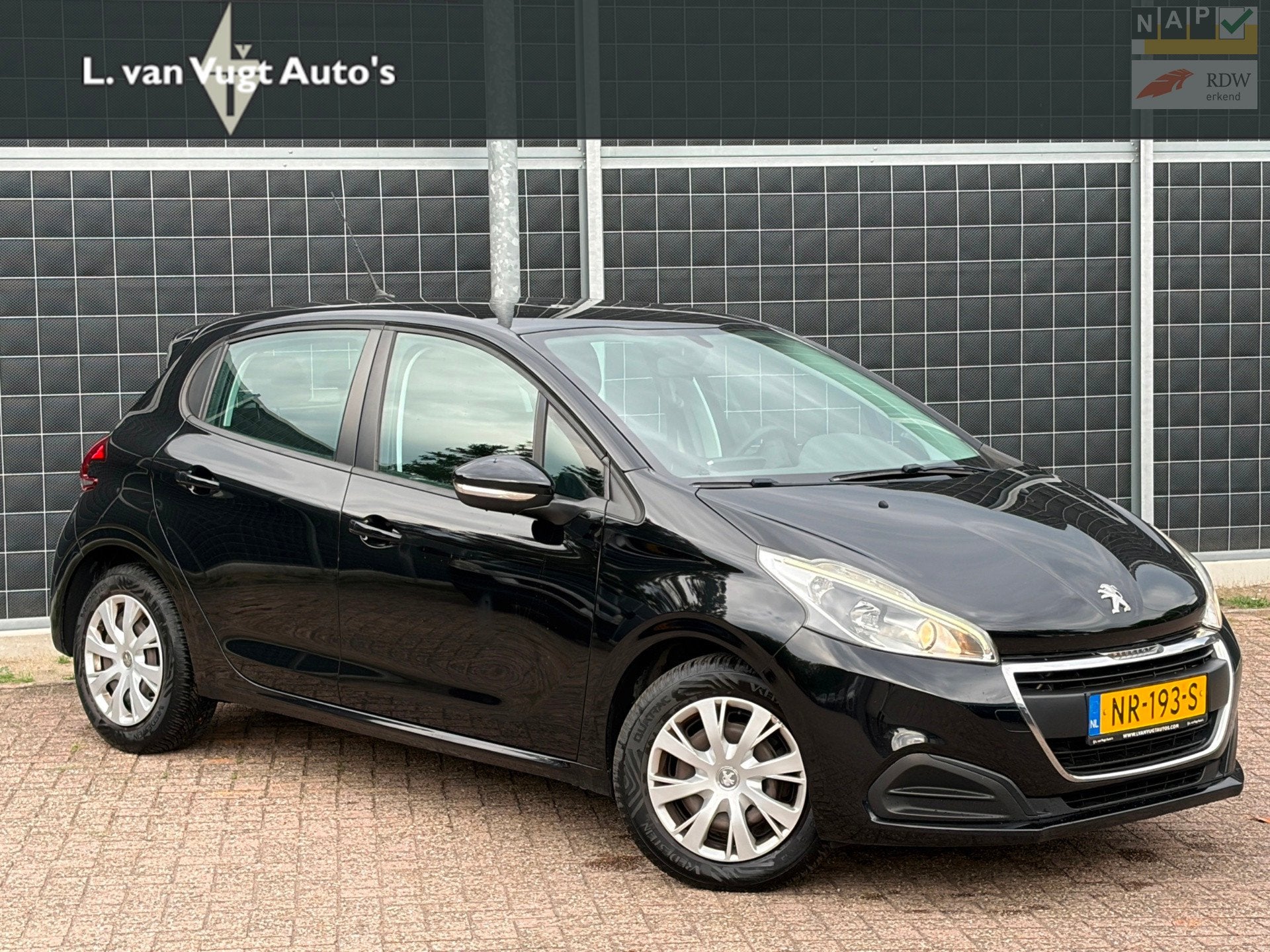 Peugeot 208 1.6 BlueHDi | Active | CarPlay, Auto's, Peugeot, Voorwielaandrijving, Gebruikt, Euro 6, Zwart