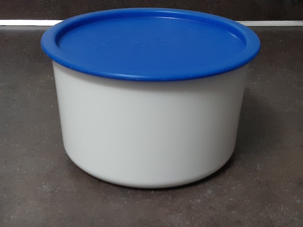 Tupperware voorraad trommel wit met blauw druk deksel, Ophalen of Verzenden, Blauw, Overige typen