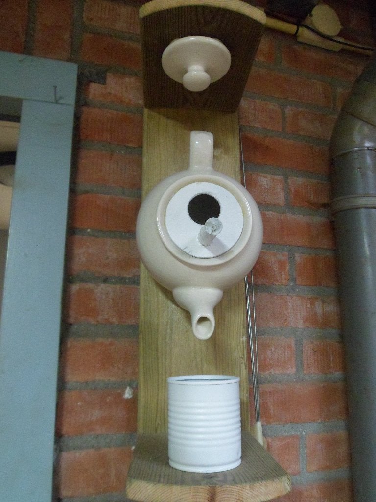 Broedkastje voor koolmeesjes in vorm van theepot, Tuin en Terras, Ophalen, Zo goed als nieuw
