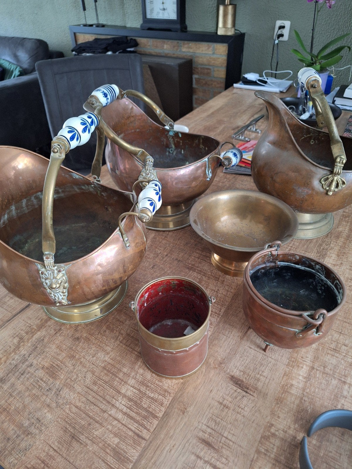Antieke koperen kolenemmer met porseleinen handvat, Ophalen of Verzenden, Koper