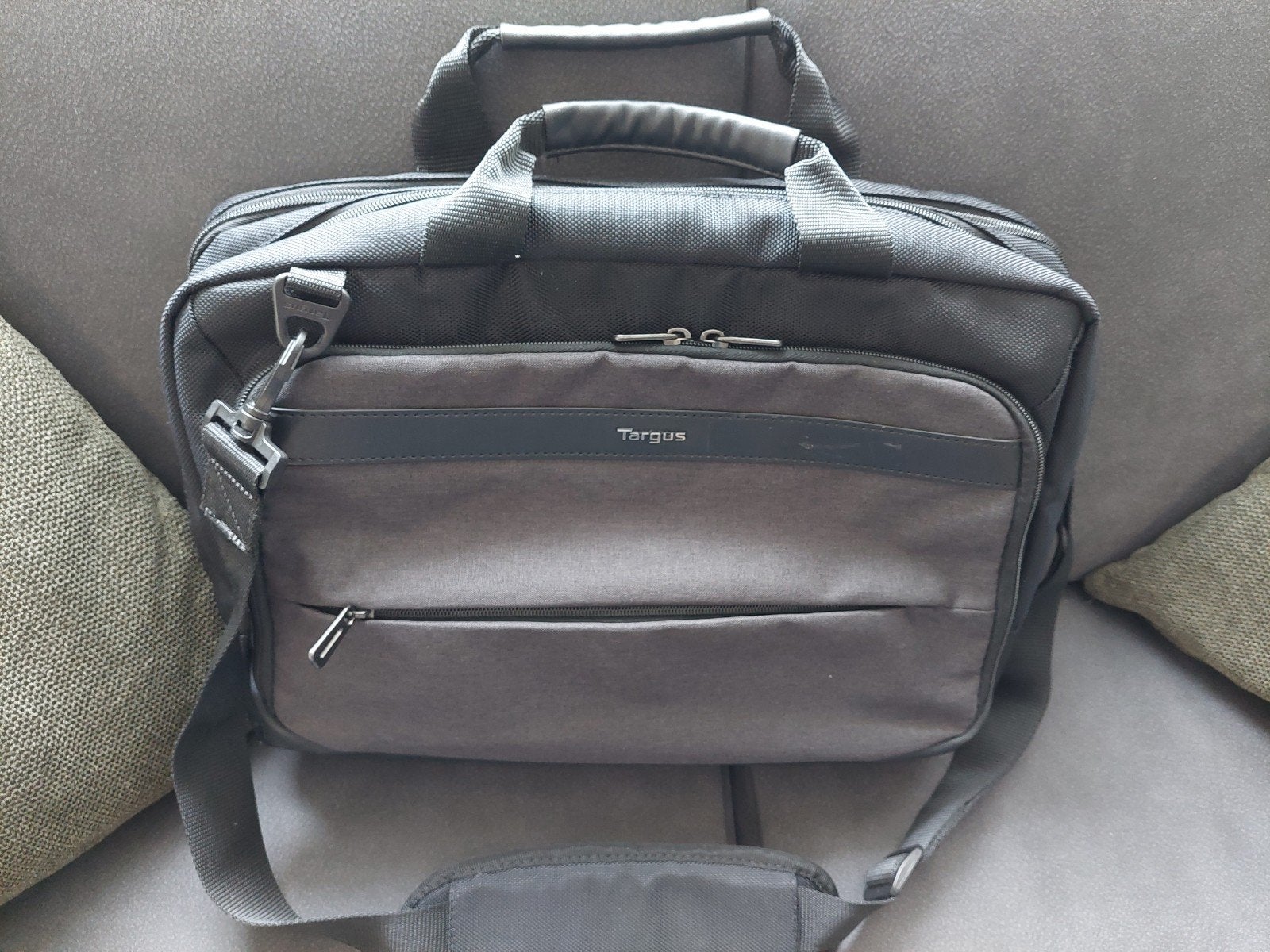 targus laptoptas met veel vakken, Ophalen, 17 inch of meer, Zo goed als nieuw, Targus