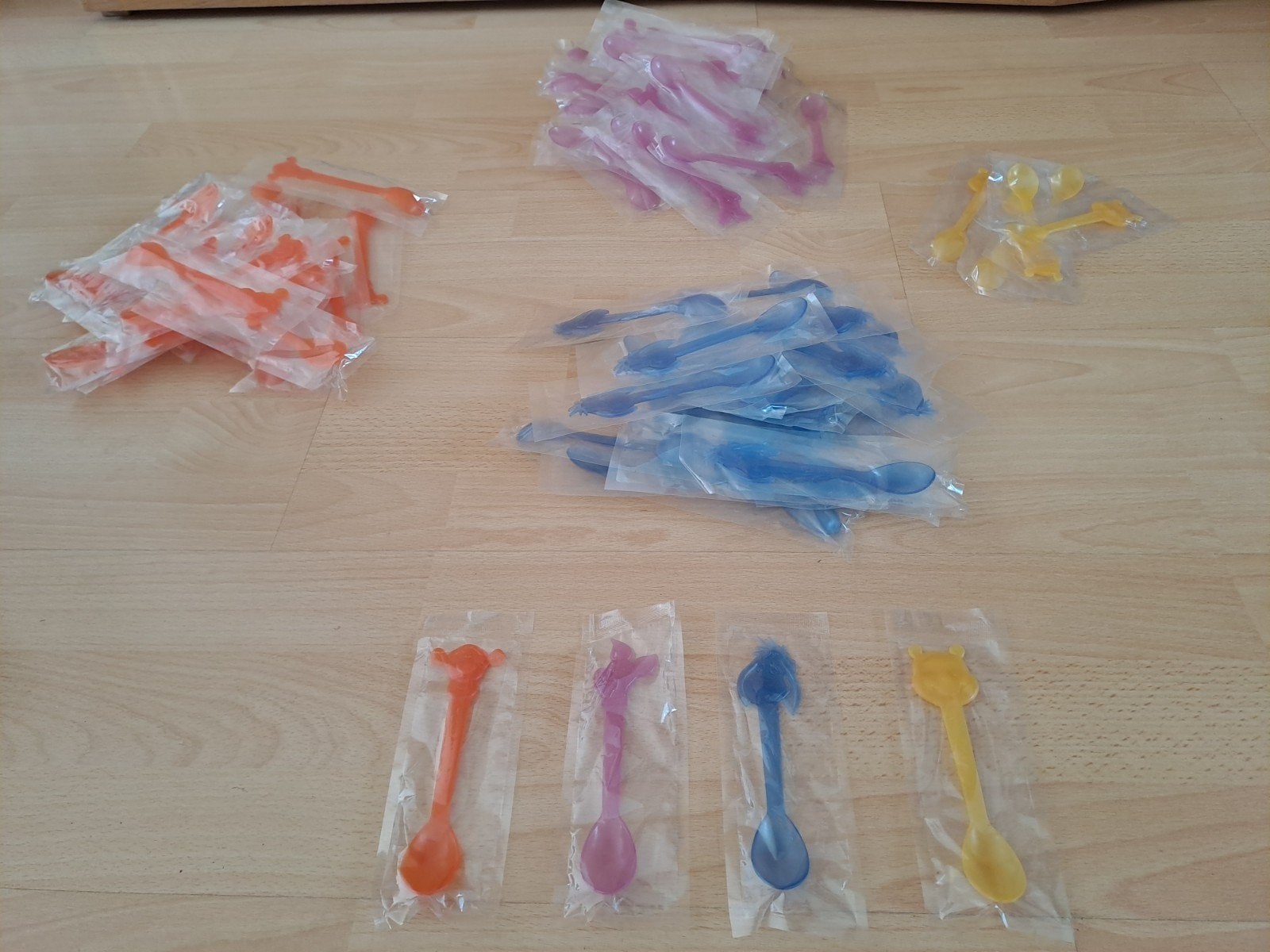 Nieuwe hard plastic lepeltjes met verschillende figuren, Ophalen of Verzenden, Nieuw, Overige typen