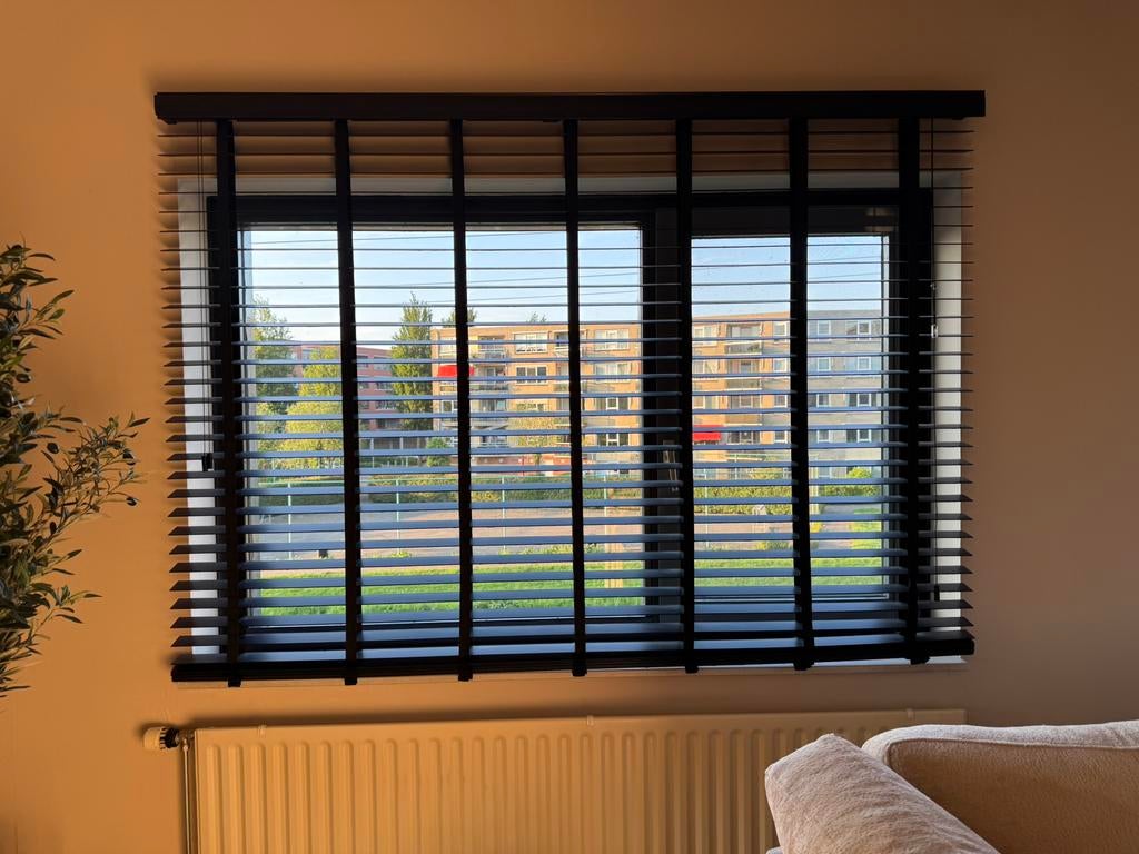 2 houten zwarte jaloezieën (ook apart verkrijgbaar), Ophalen of Verzenden, Zo goed als nieuw, 150 tot 200 cm