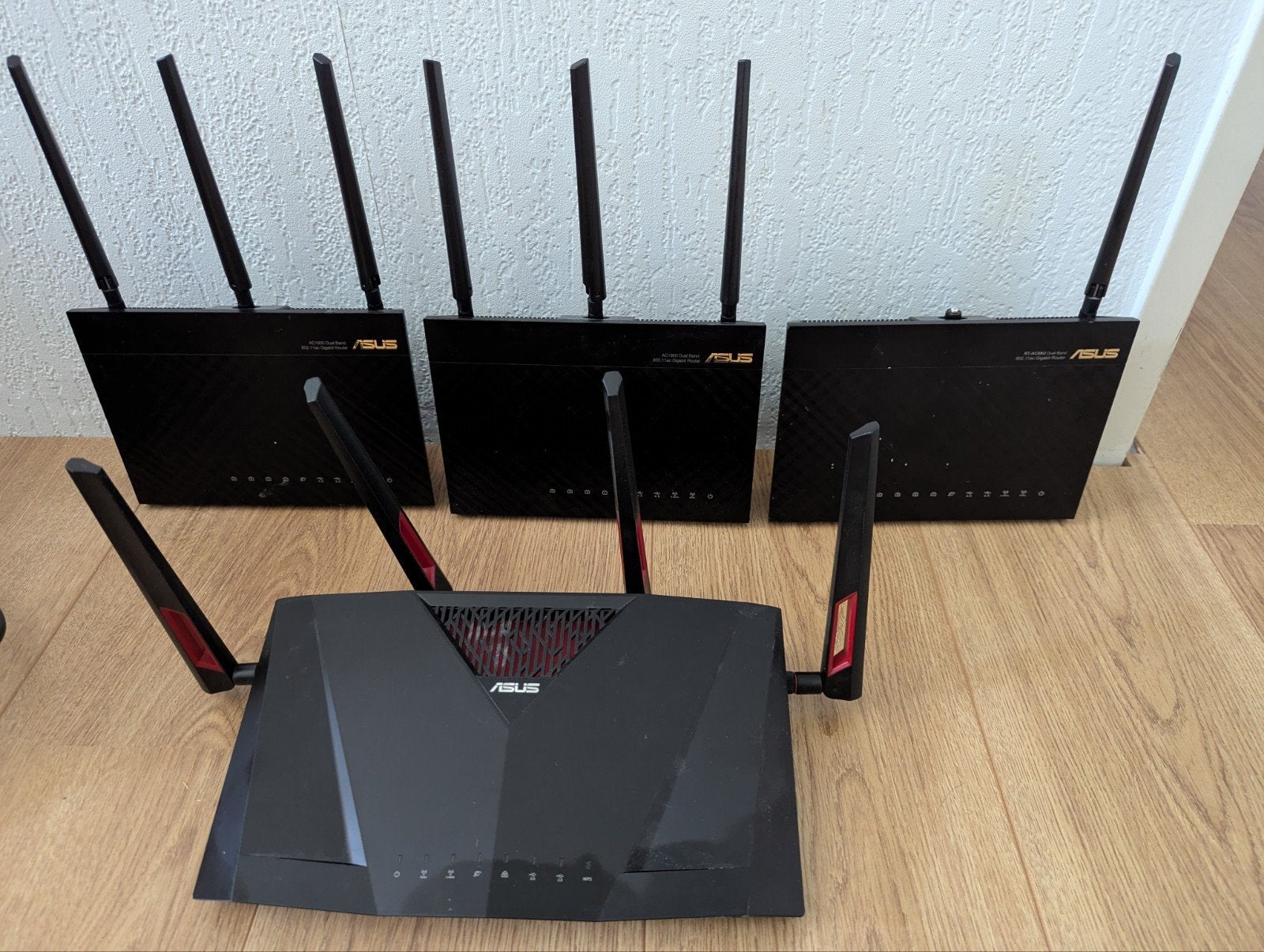 ASUS Routers - 1x RT-AC88U en 3x RT-AC68U, Computers en Software, Routers en Modems, Ophalen of Verzenden, Gebruikt, Router, Asus router