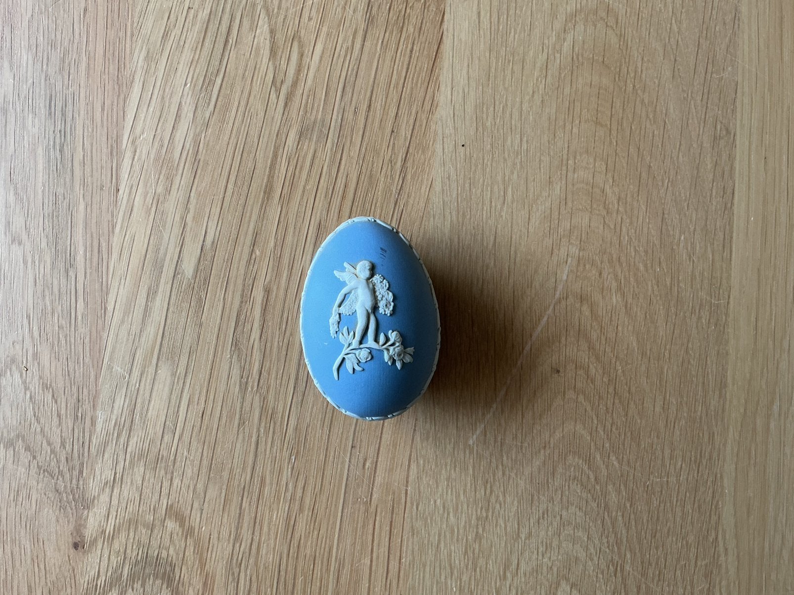 Vintage Wedgwood blue eierdoos met cherubijndetails., Ophalen of Verzenden